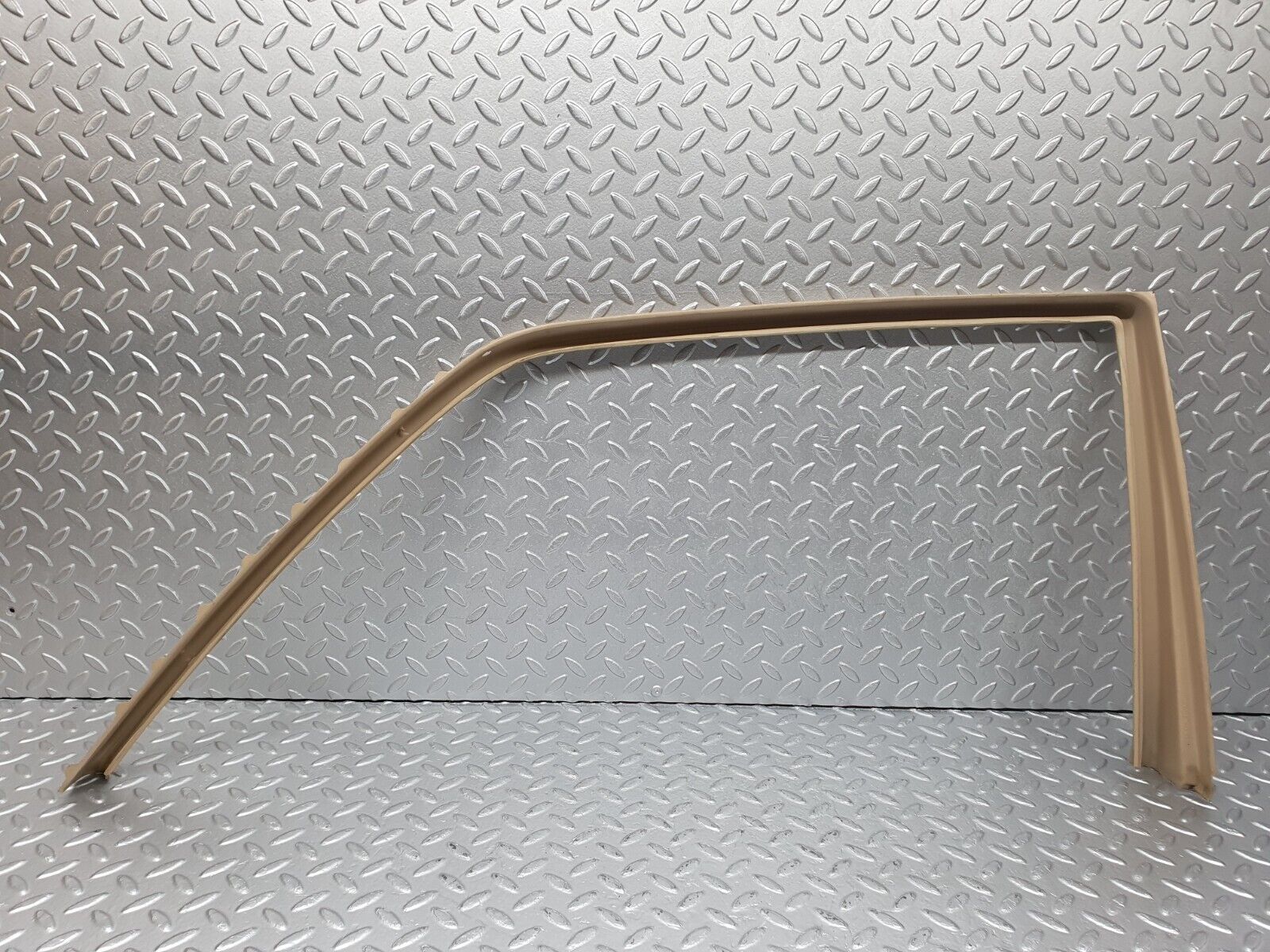 40977 Mercedes-Benz W126 300SE Rear Right Door Window Frame Cover 1267350671