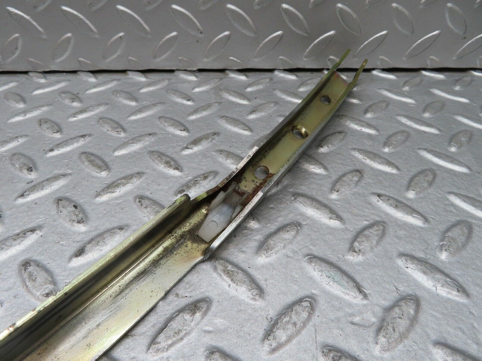 17157 Mercedes-Benz R129 300SL Coupe Right Door Front Window Channel