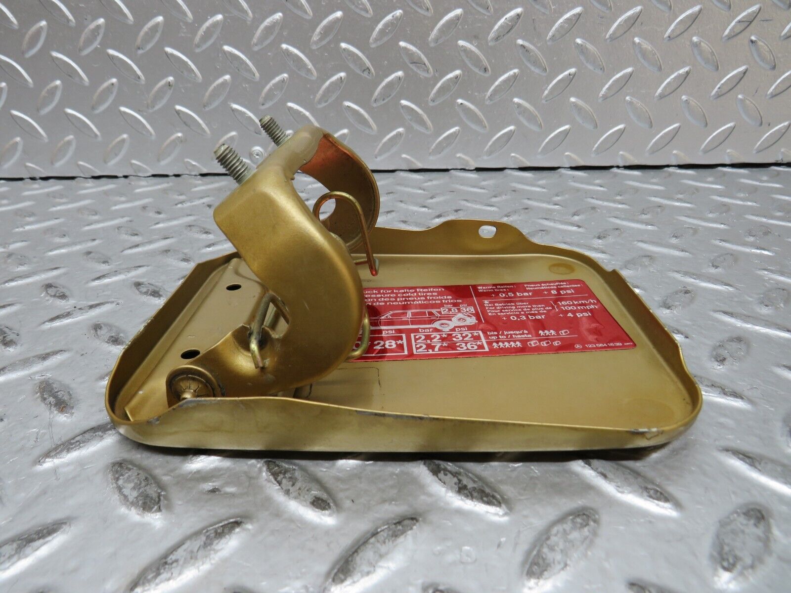 28488 Mercedes-Benz S123 240D Wagon Fuel Tank Flap Cap 1235841639