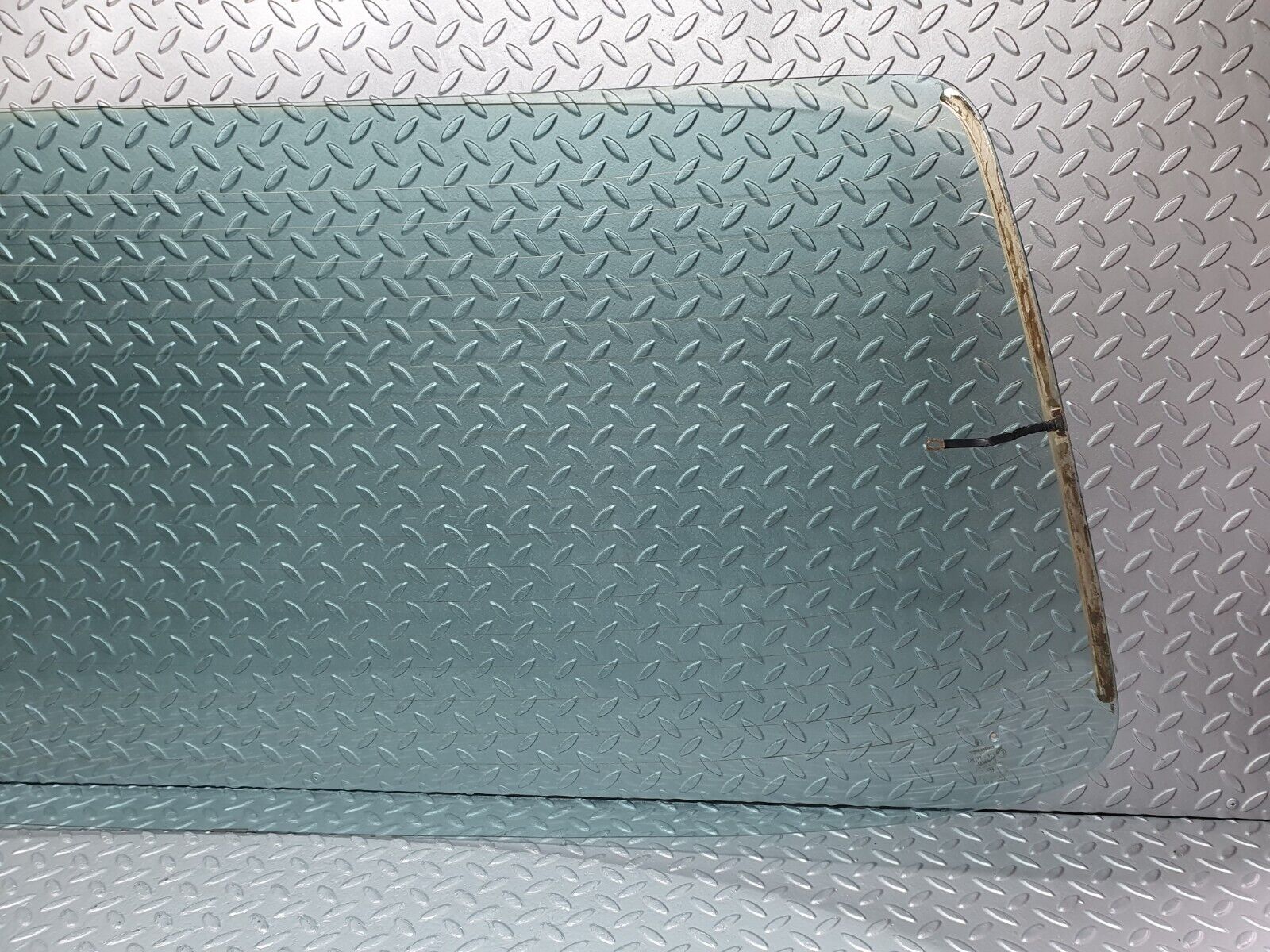 40816 Mercedes-Benz W123 300D Rear Heated Windscreen Glass