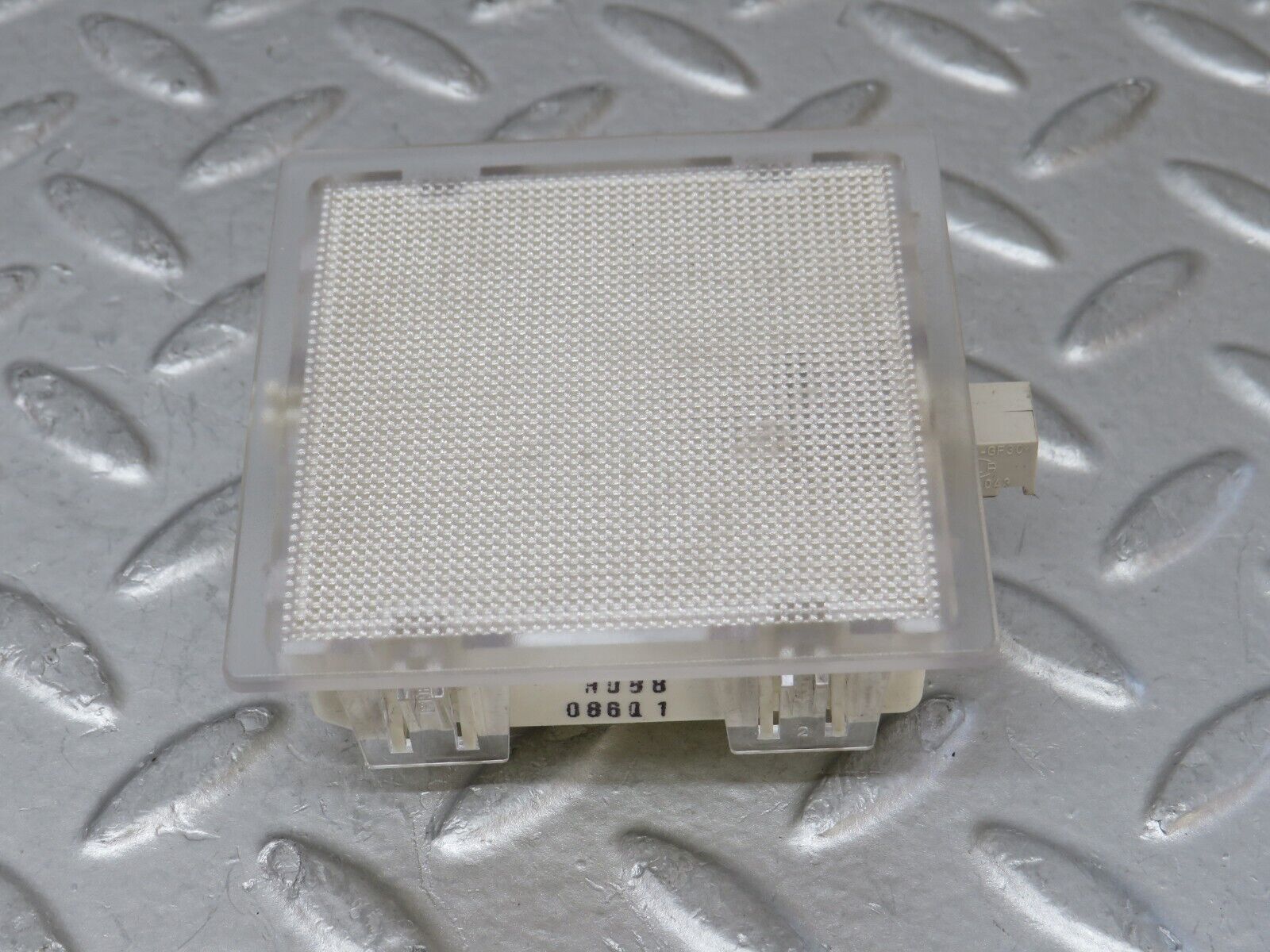 35138 Mercedes-Benz W221 Glove Box Light 2218200201