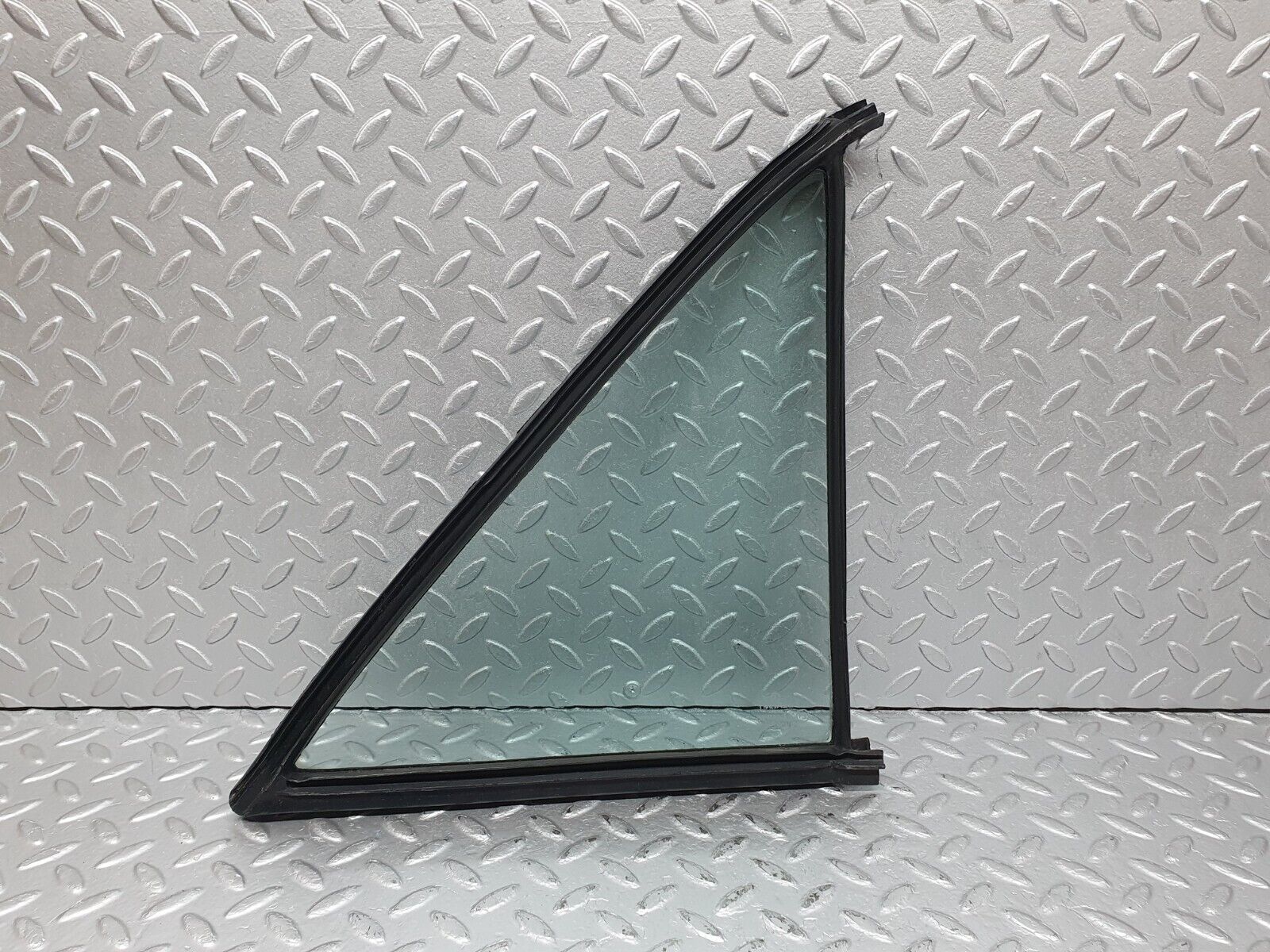 41130 Mercedes-Benz W126 300SE Rear Left Quarter Window Glass 1267350124