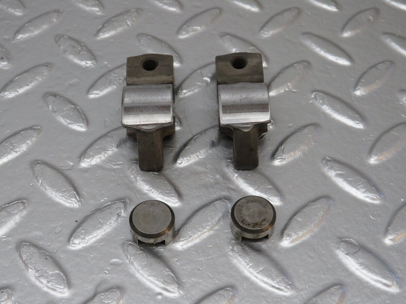 40046 Mercedes-Benz R107 350SL Rocker Arm With Valve Tappet