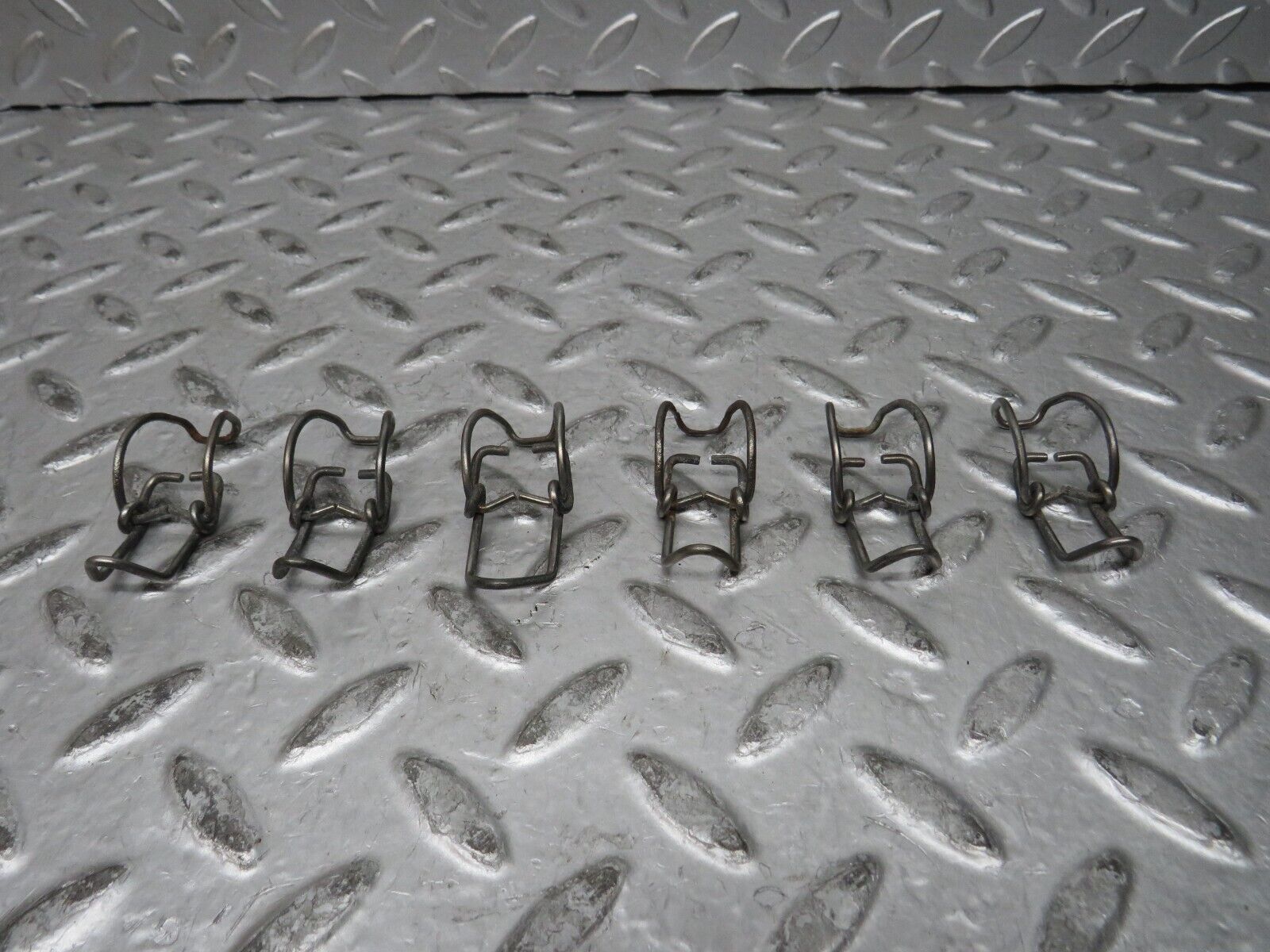 28851 Mercedes-Benz W123 230E Air Filter Box Housing Clip Set 6x