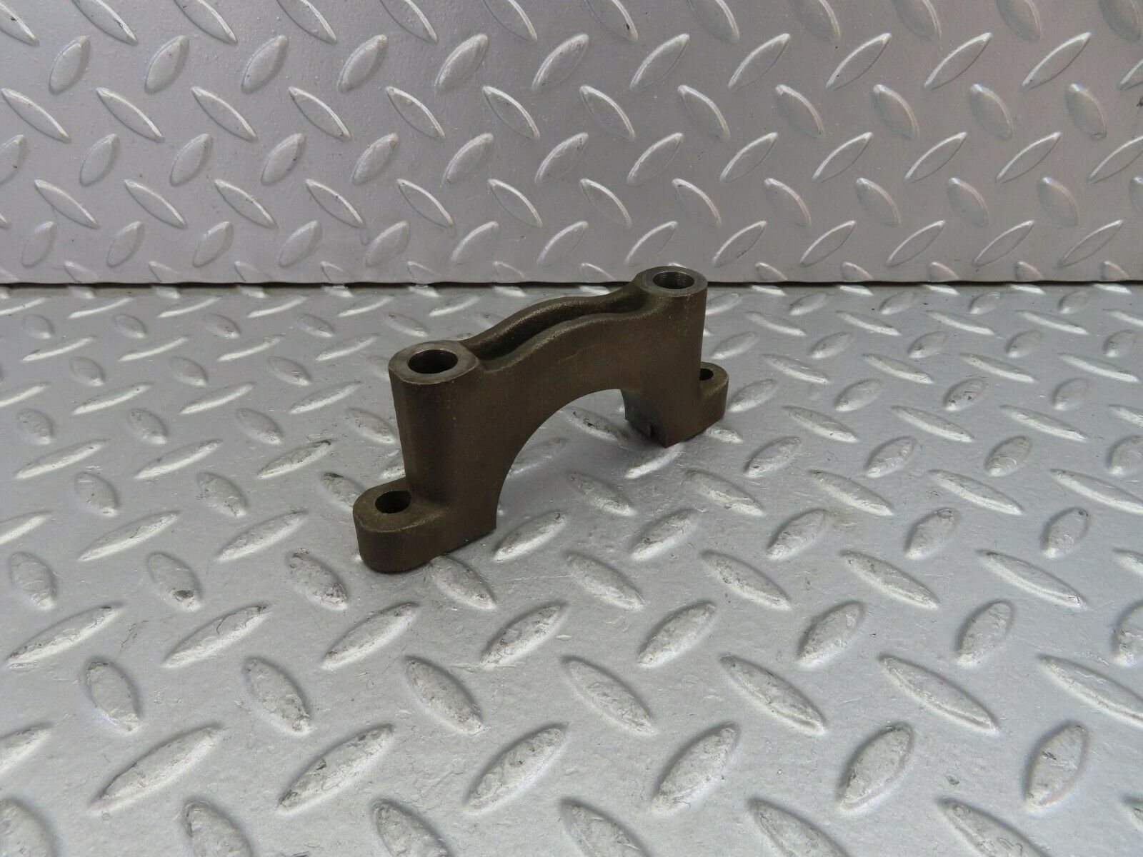 10219 Mercedes-Benz W111 220SE Crankshaft Bearing Holder Block 1800110011