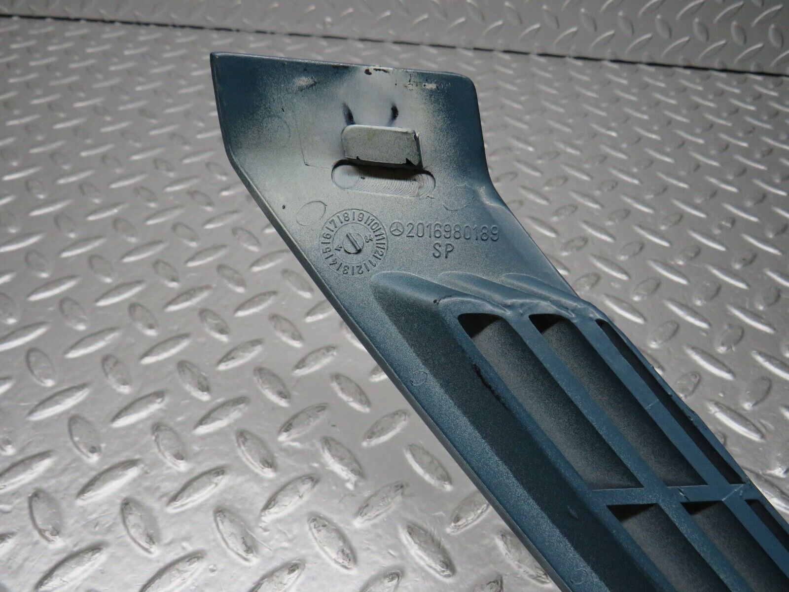 30809 Mercedes-Benz W201 190E 2.0L C Pillar Exterior Cover Left Side 2016980189