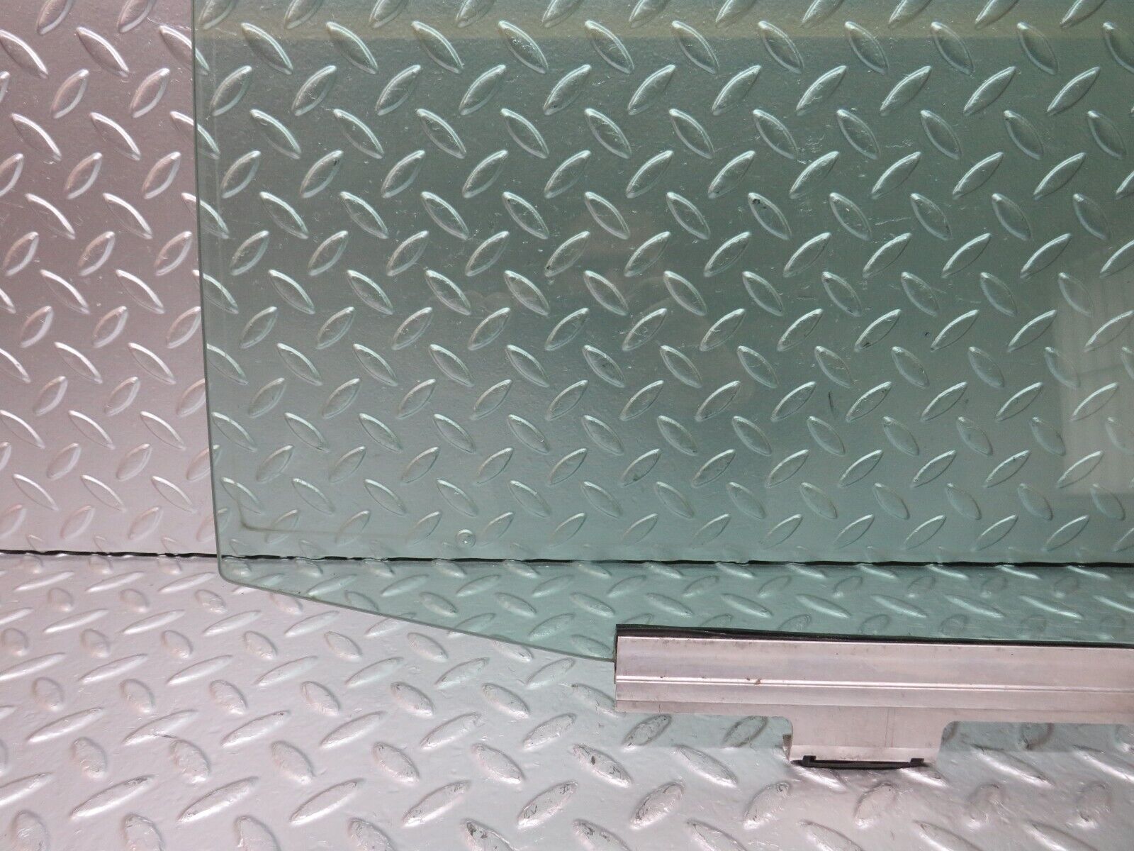 25644 Mercedes-Benz W124 280E Rear Right Door Window Glass