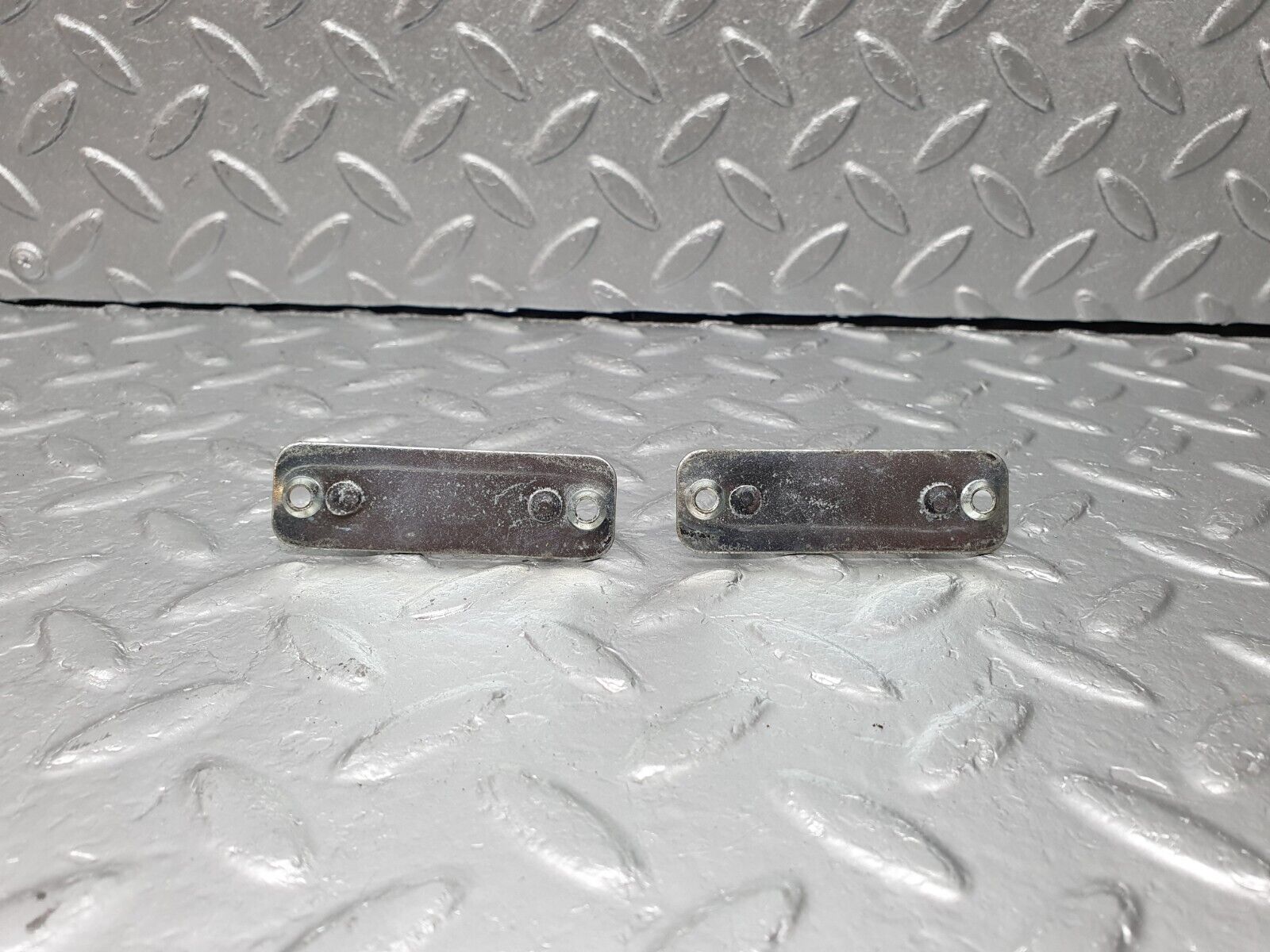 41300 Mercedes-Benz S124 E220 Wagon Tailgate Cargo Hook Clip