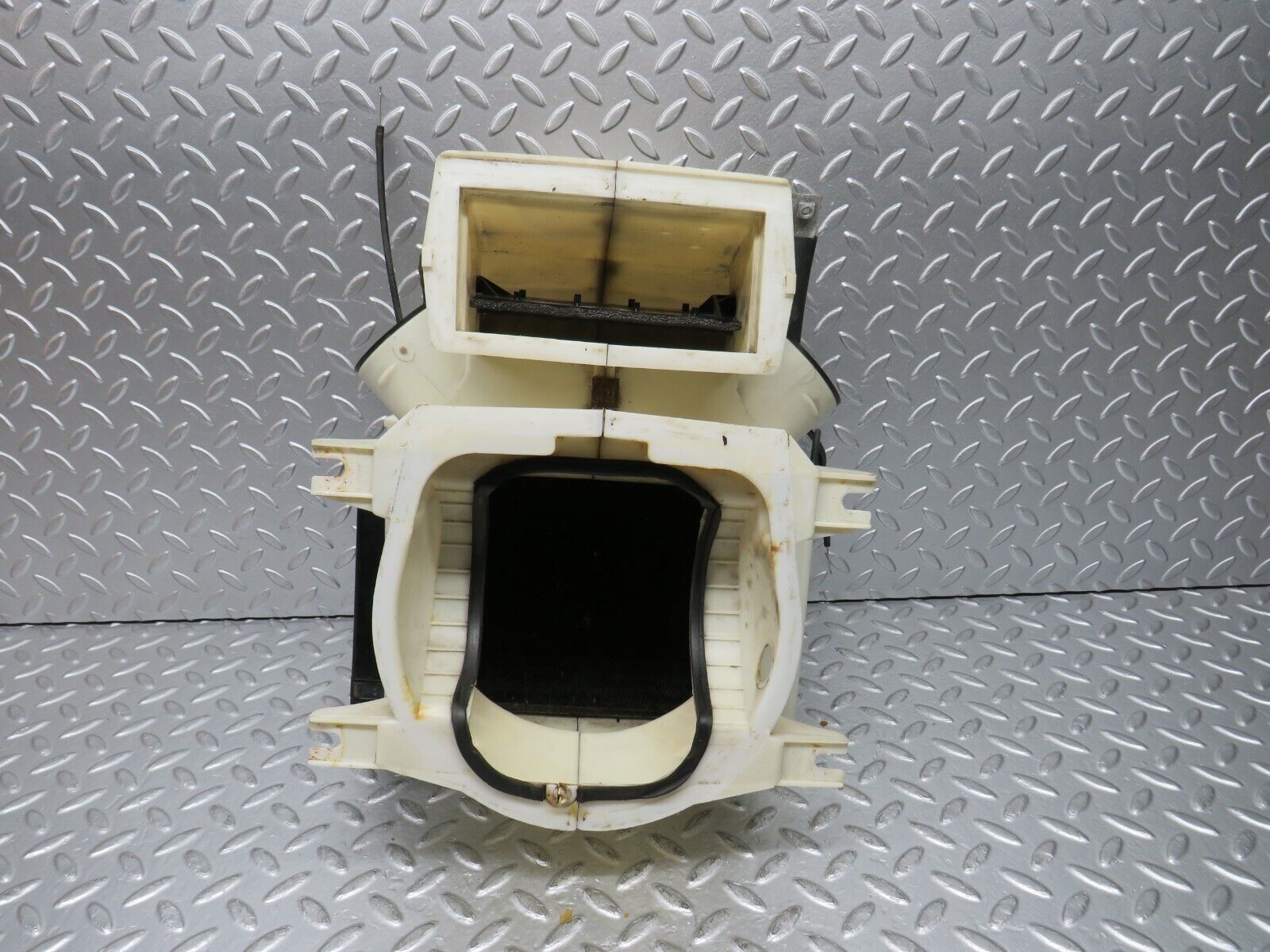 30165 Porsche 924 Heater Box Blower Housing 321819095