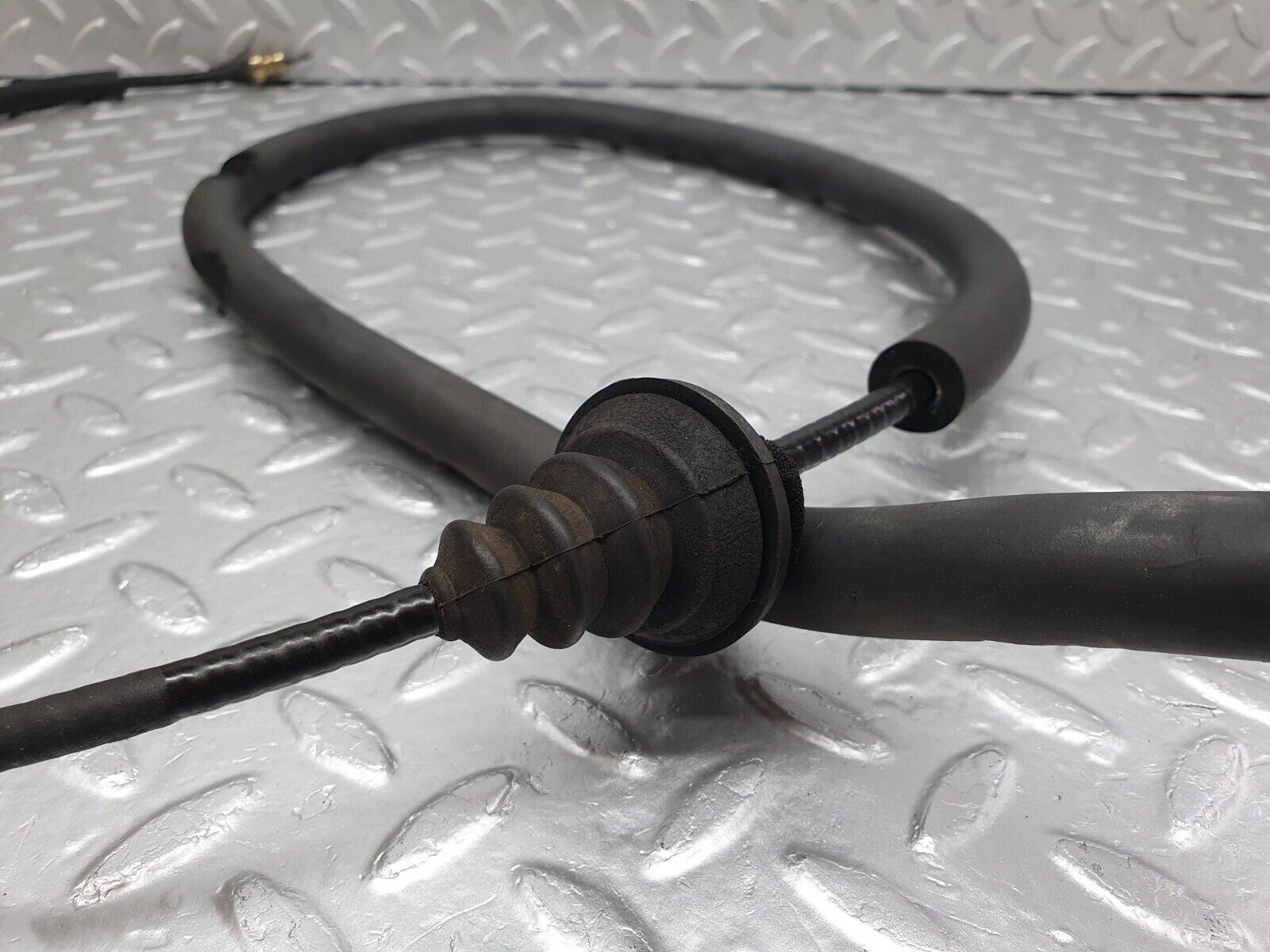 41572 Mercedes-Benz W124 200E Speedometer Cable Automatic Gearbox 1245400568