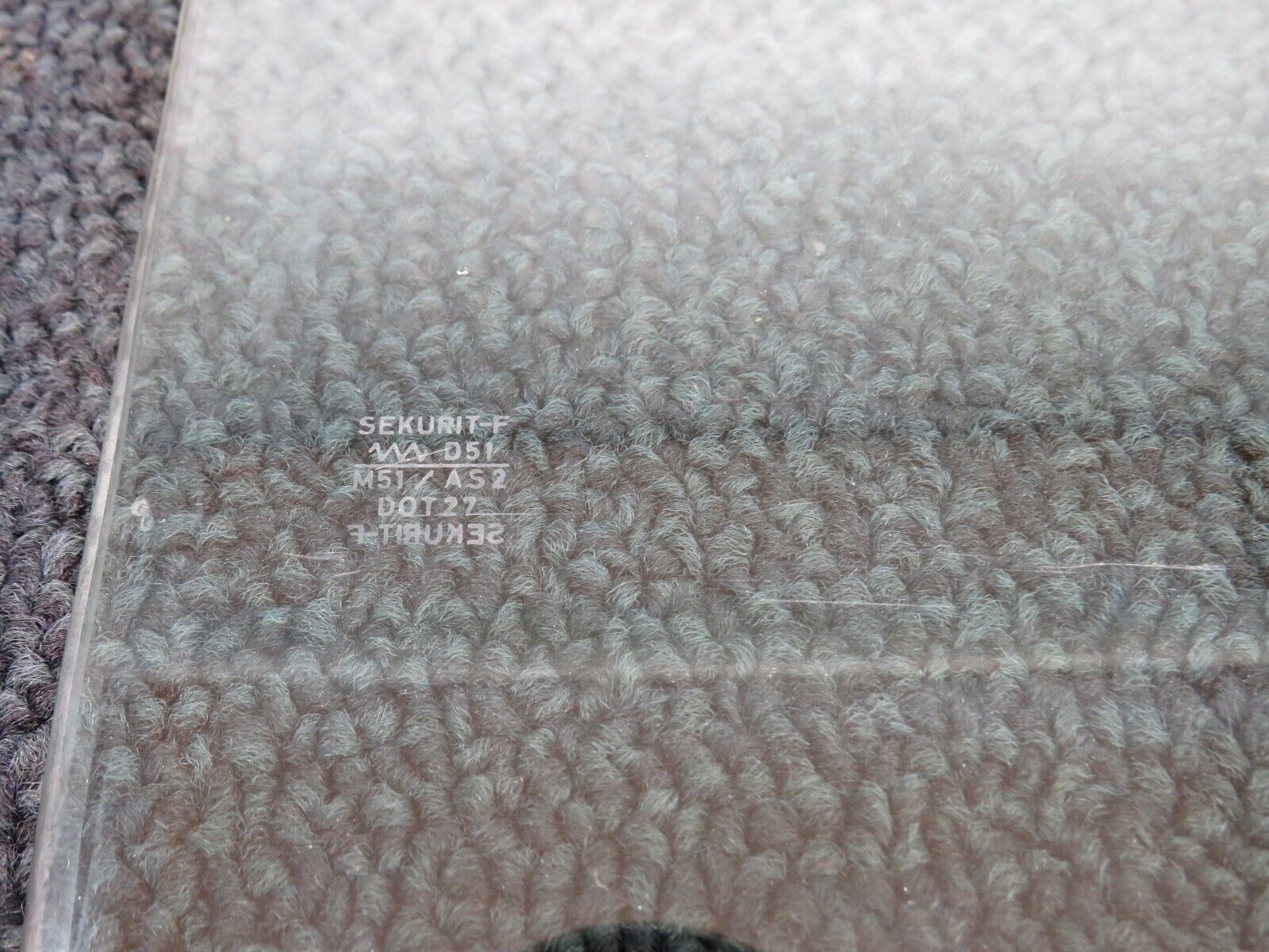 37515 Mercedes-Benz W109 300SEL Front Right Door Window Glass