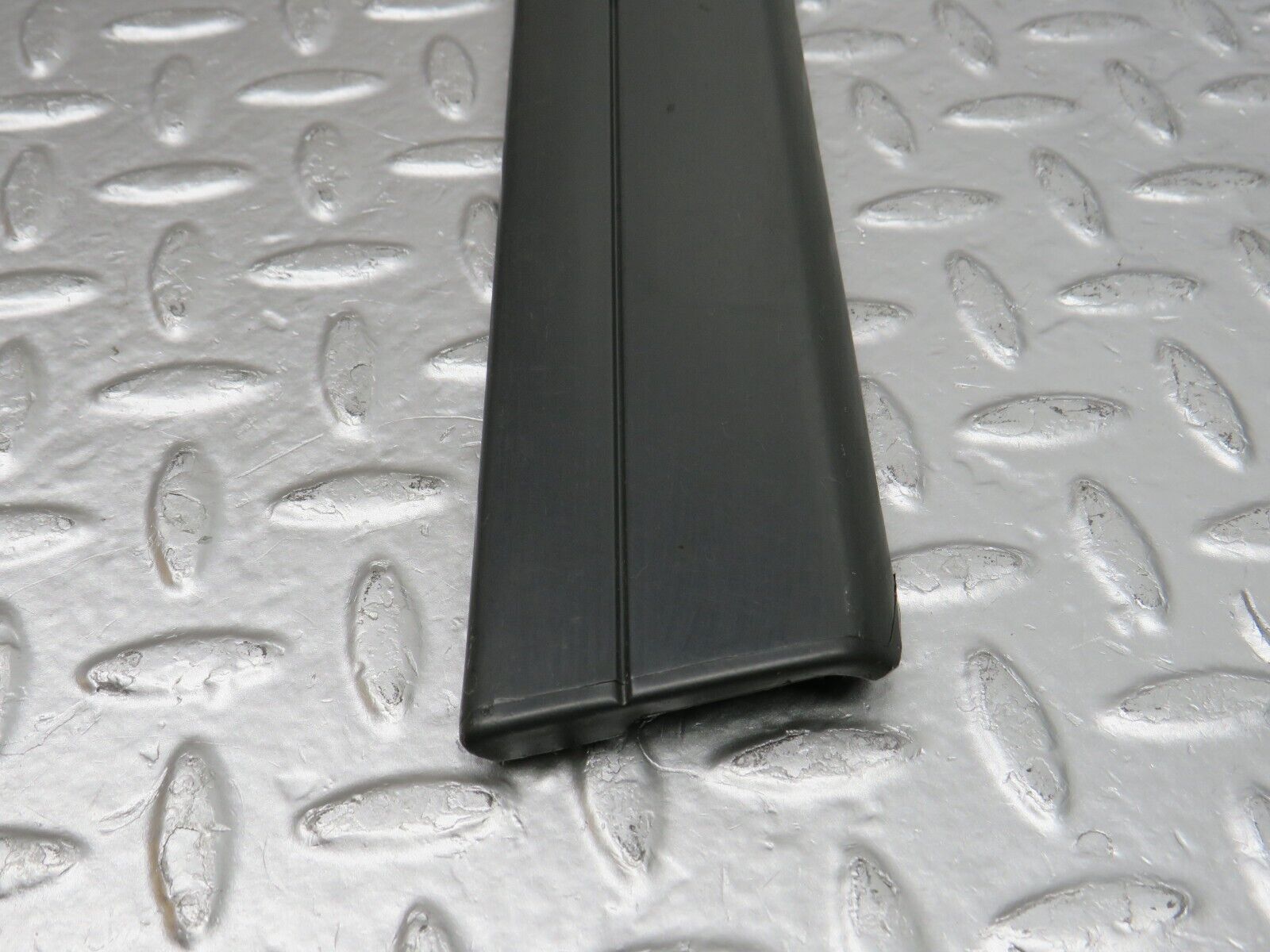 32306 Mercedes-Benz S124 300TE Wagon Rear Left Door Centre Moulding Trim