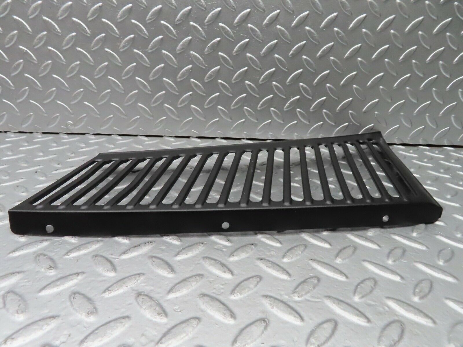 20864 Mercedes-Benz R107 450SL Air Intake Grill Left Side