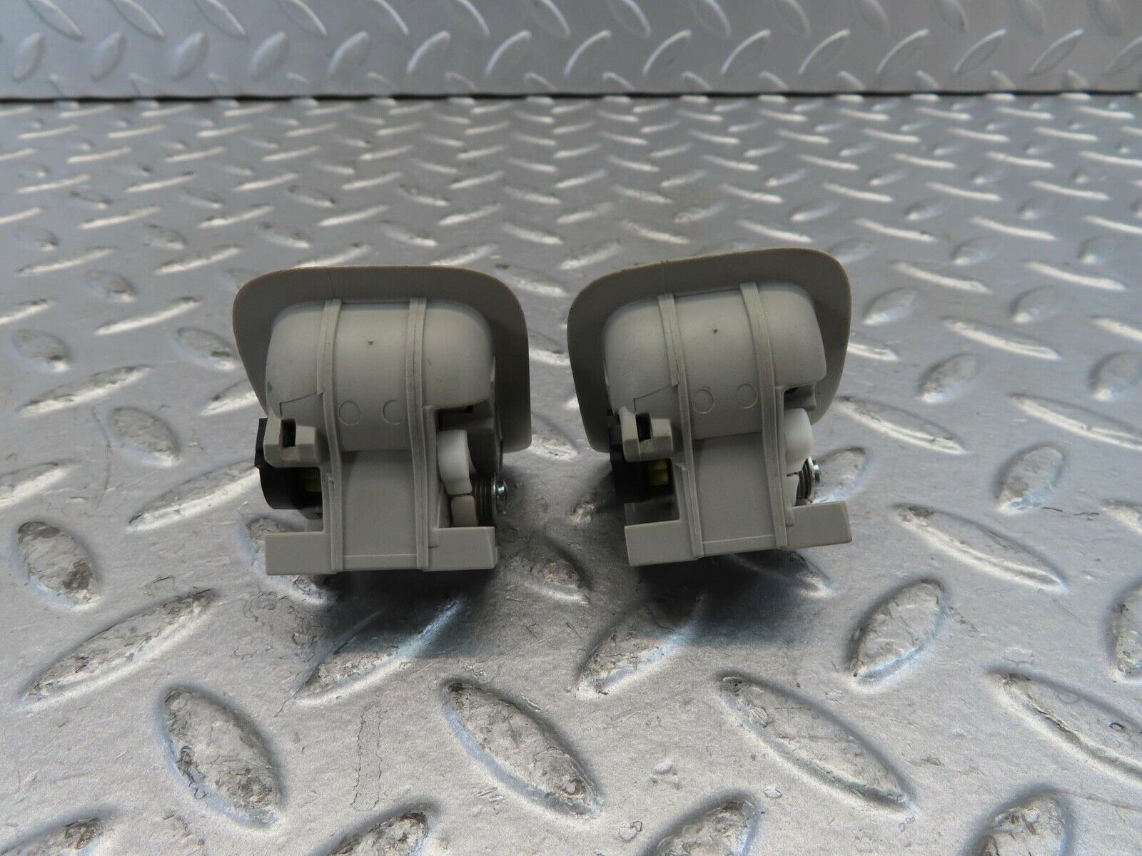 11231 Mercedes-Benz W221 S320 Rear Clothes Hook 2218100040