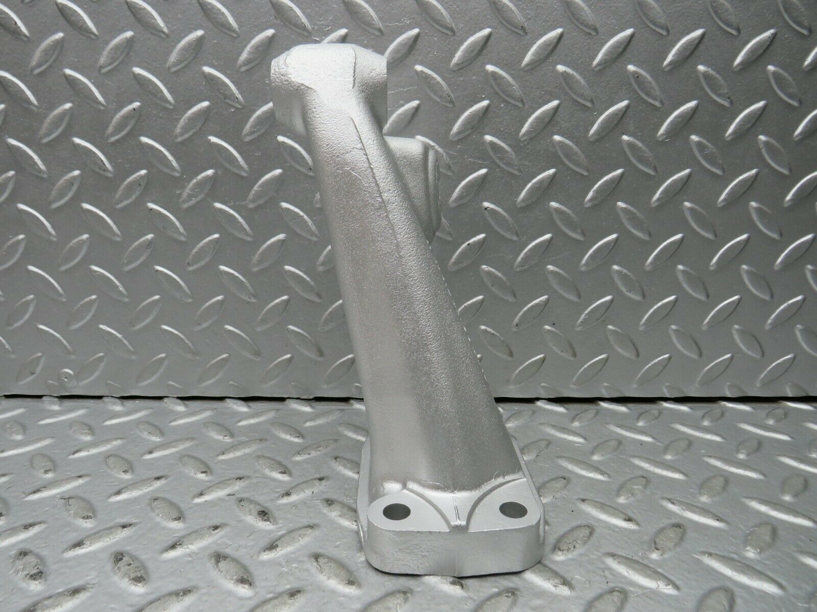 22157 Mercedes-Benz S123 280TE Wagon Engine Mount Bracket Right 1232230304