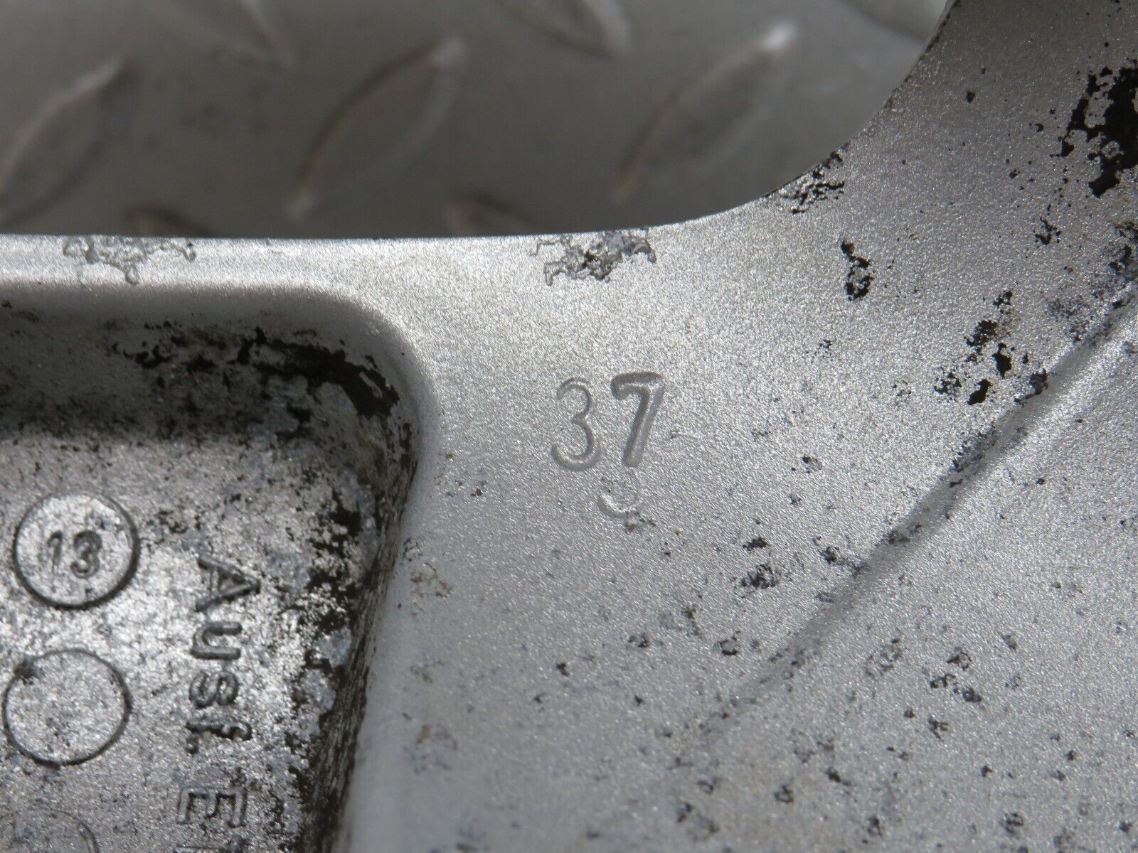 38189 Mercedes-Benz A124 Alloy Wheel 7Jx15H2 ET37 KBA44301