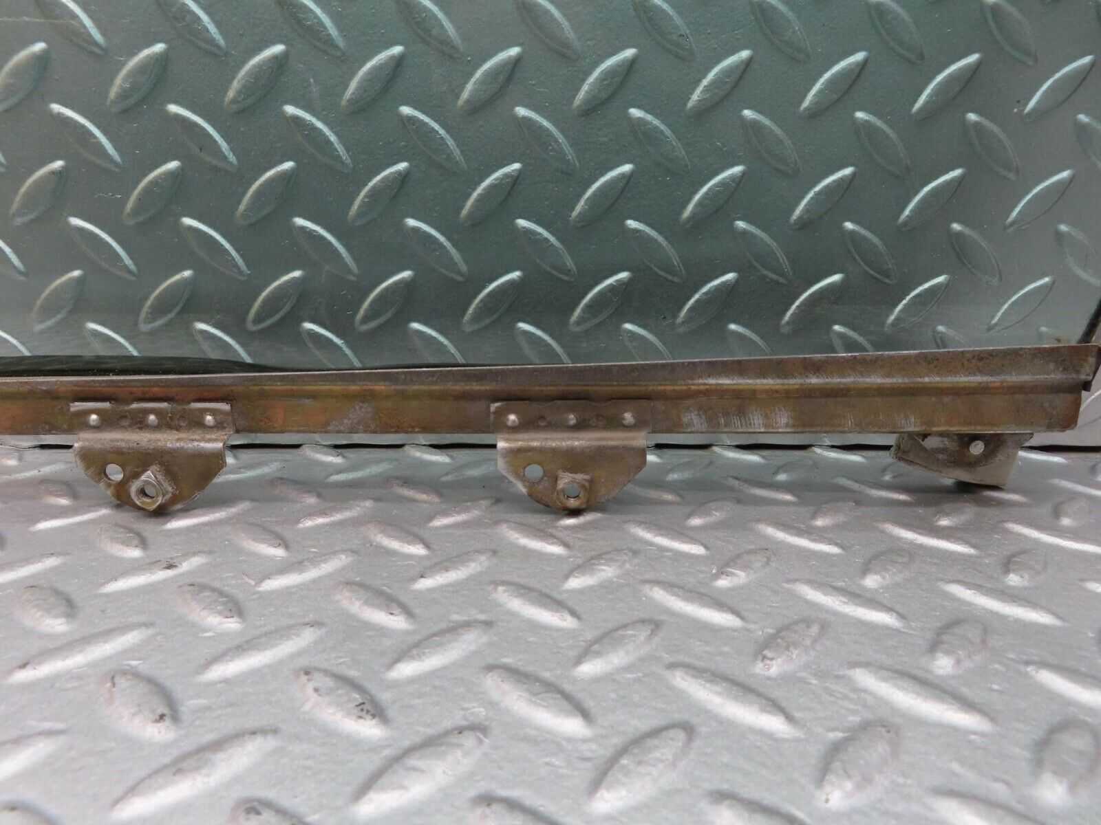 14121 Mercedes-Benz C107 280SLC Rear Right Quarter Window Glass