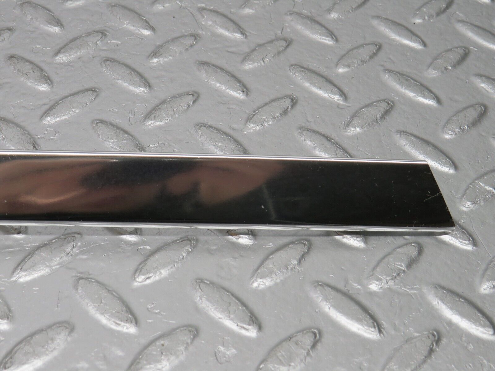 0742 Mercedes-Benz C107 350SLC Coupe Rear Left Window Chrome