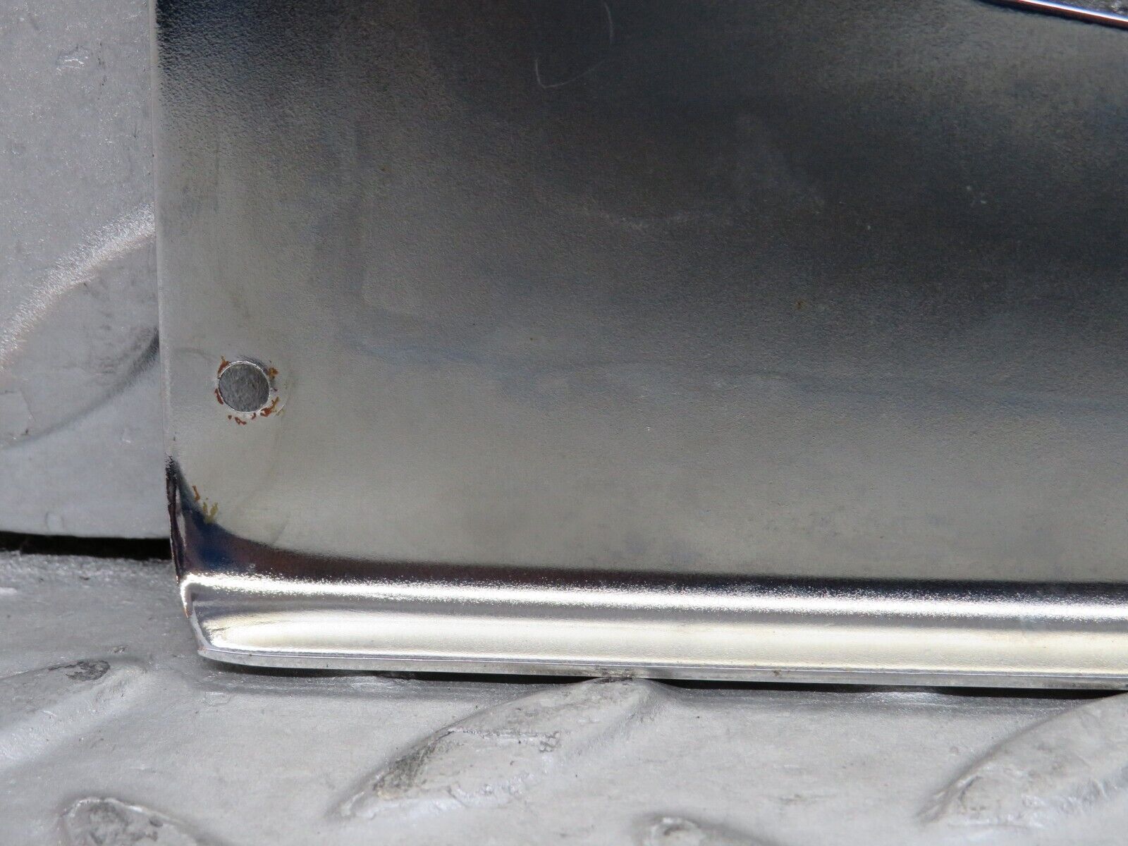 37762 Mercedes-Benz A124 320E Cabriolet Right Door Chrome Cover