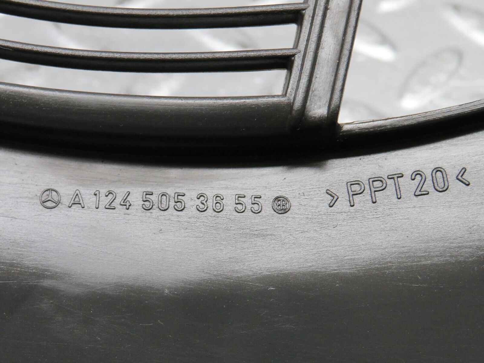 31198 Mercedes-Benz S124 220TE Wagon Fan Shroud 1245053655