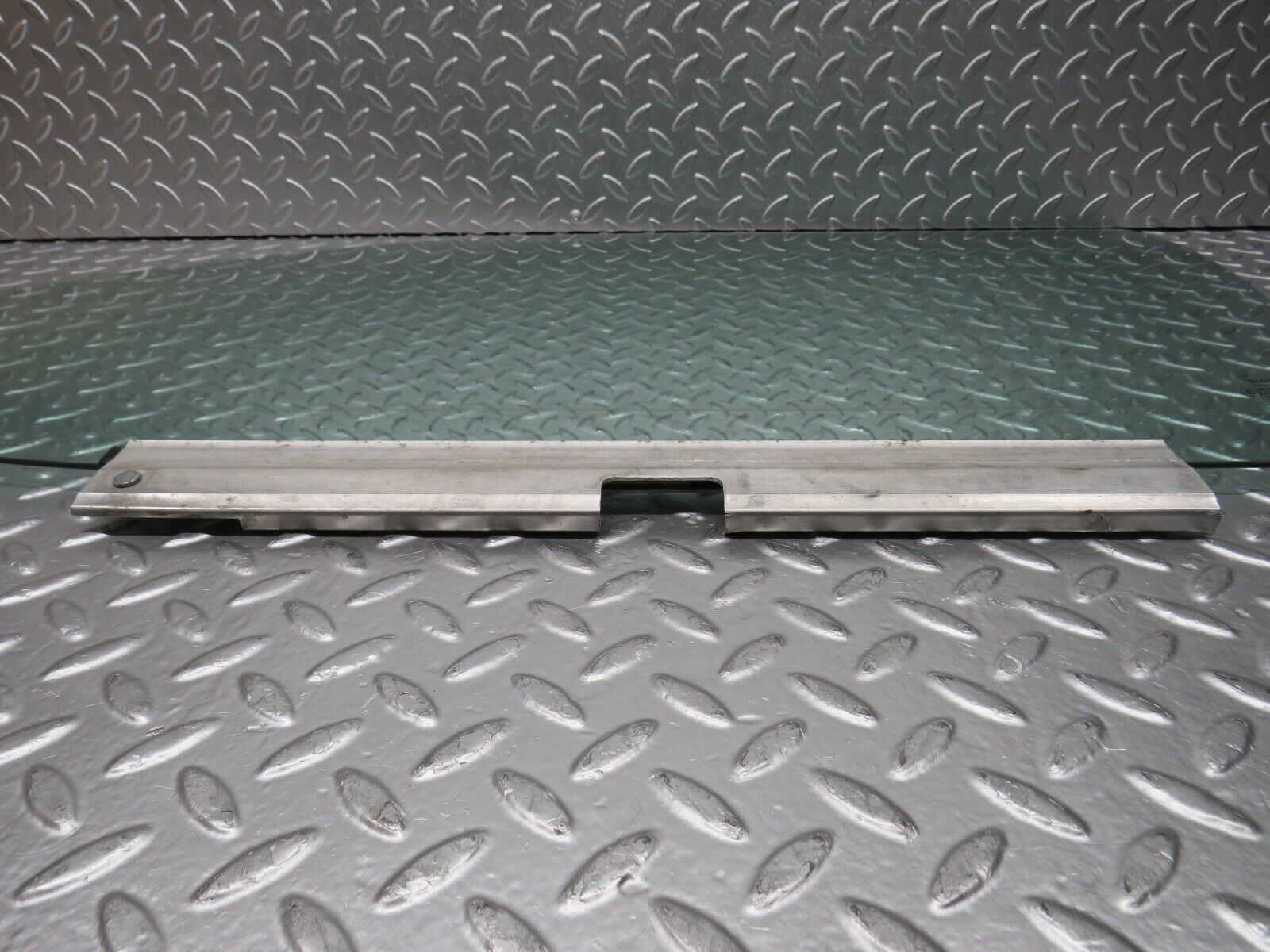 31475 Mercedes-Benz S124 220TE Wagon Front Left Door Window Glass