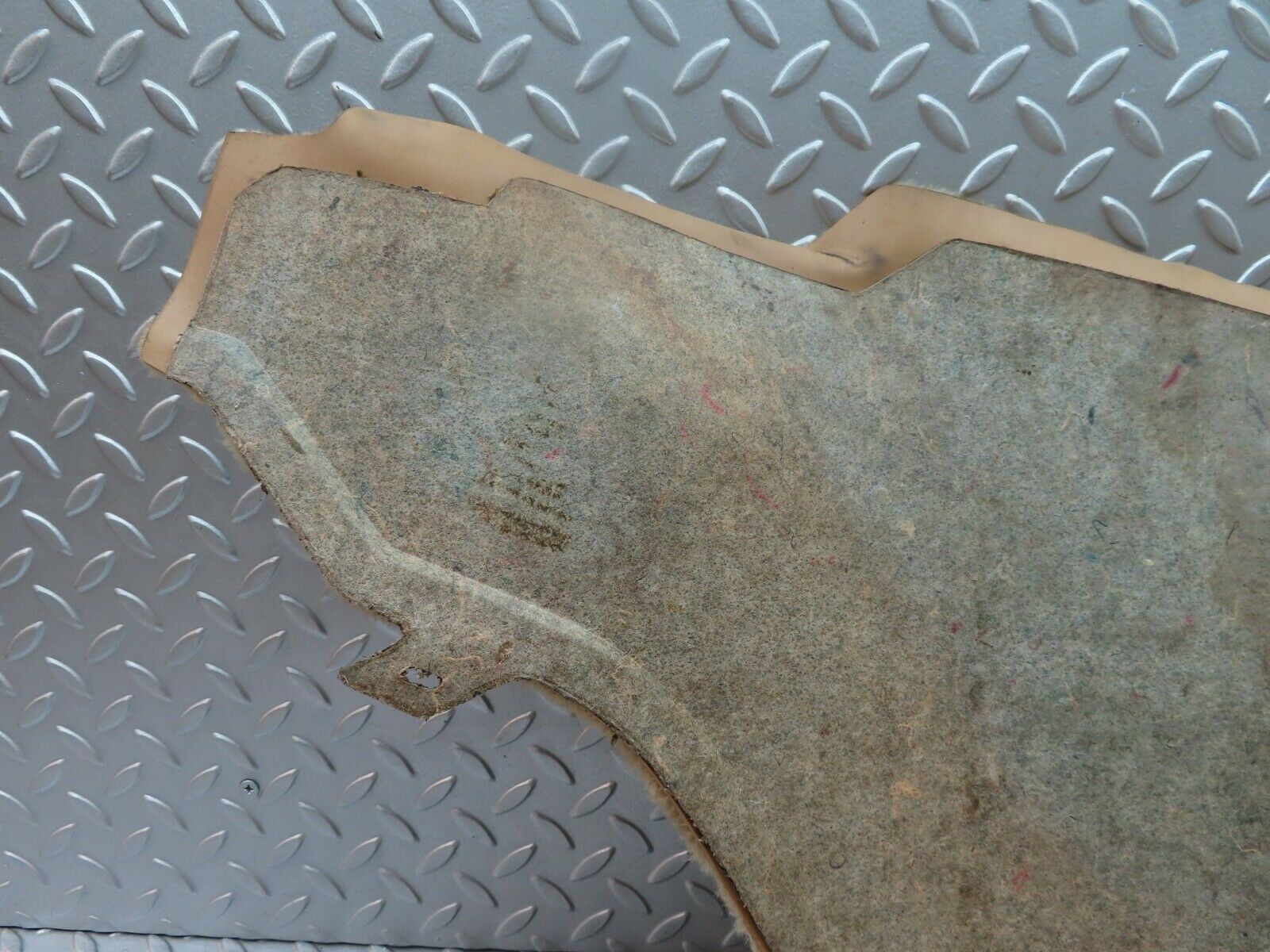 5428 Mercedes-Benz W124 230E Centre Console Carpet Right Side Beige