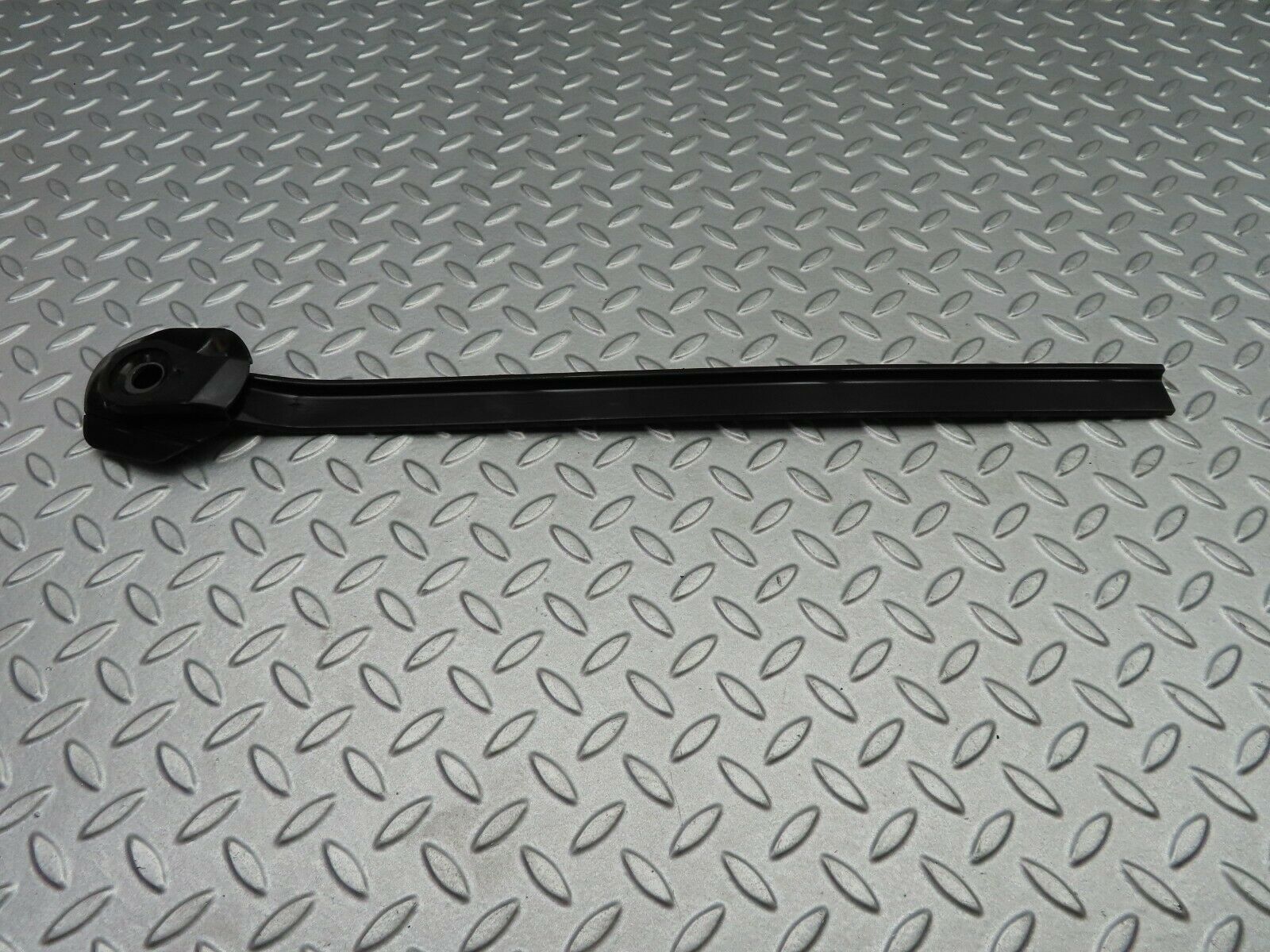 5659 Mercedes-Benz W123 200 Seat Belt Runner With Cover Left