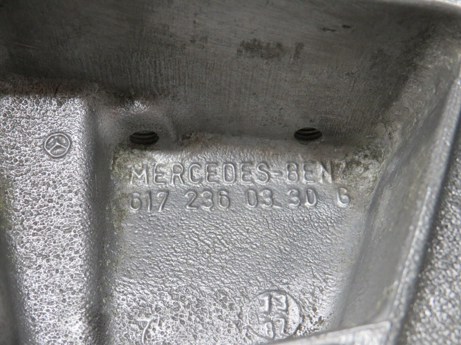 40652 Mercedes-Benz W123 300D Power Steering Pump Bracket 6172360330