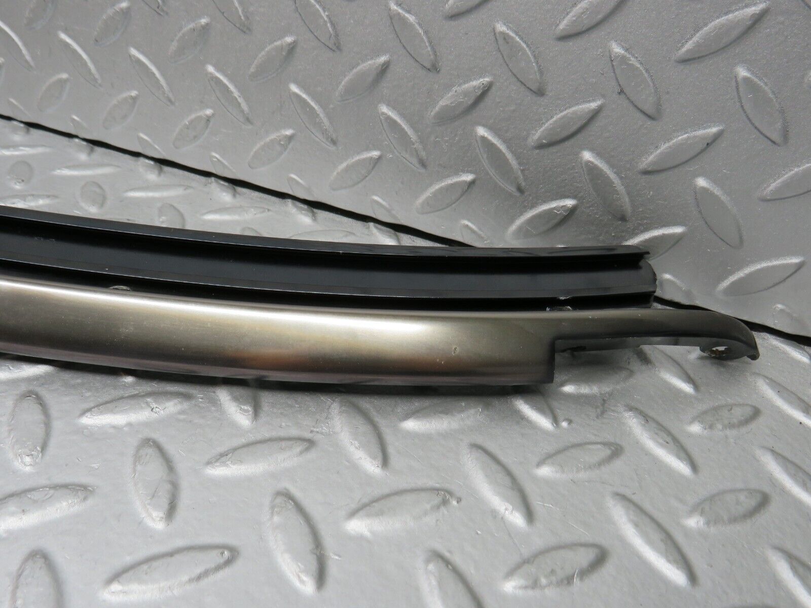 37889 Mercedes-Benz A124 320E Cabriolet Windscreen Top Moulding Trim