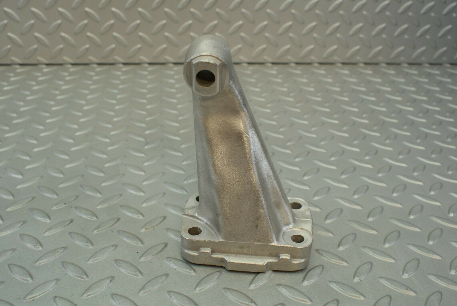 3071 Mercedes-Benz W115 220D Engine Mount Bracket Left Side 1152230804