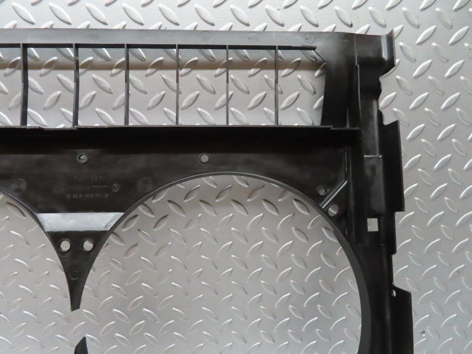 19635 Mercedes-Benz C140 CL420 Coupe Engine Fan Shroud 1405051855