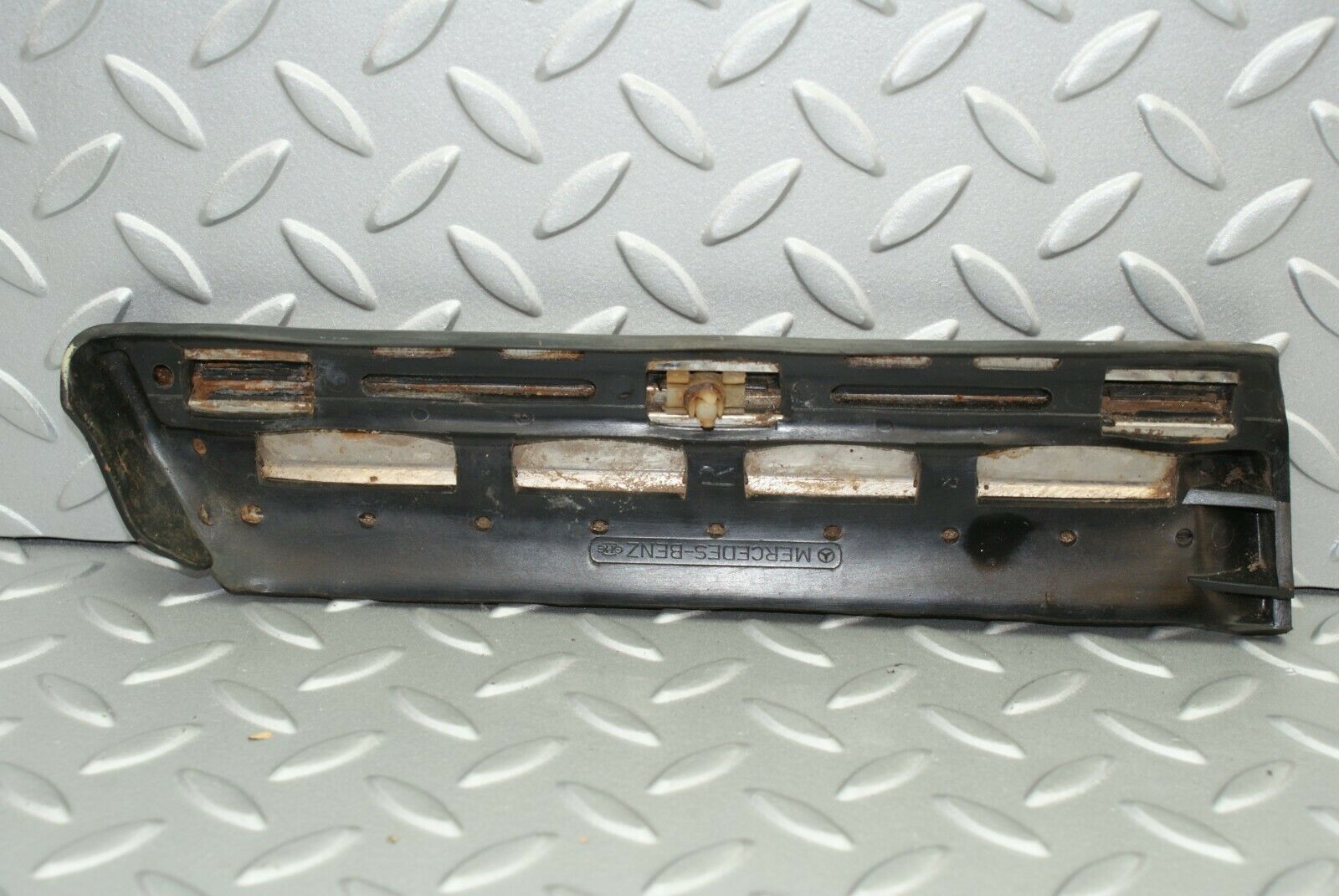 2833 Mercedes-Benz C123 280CE Coupe Front Right Fender Wing Lower Trim