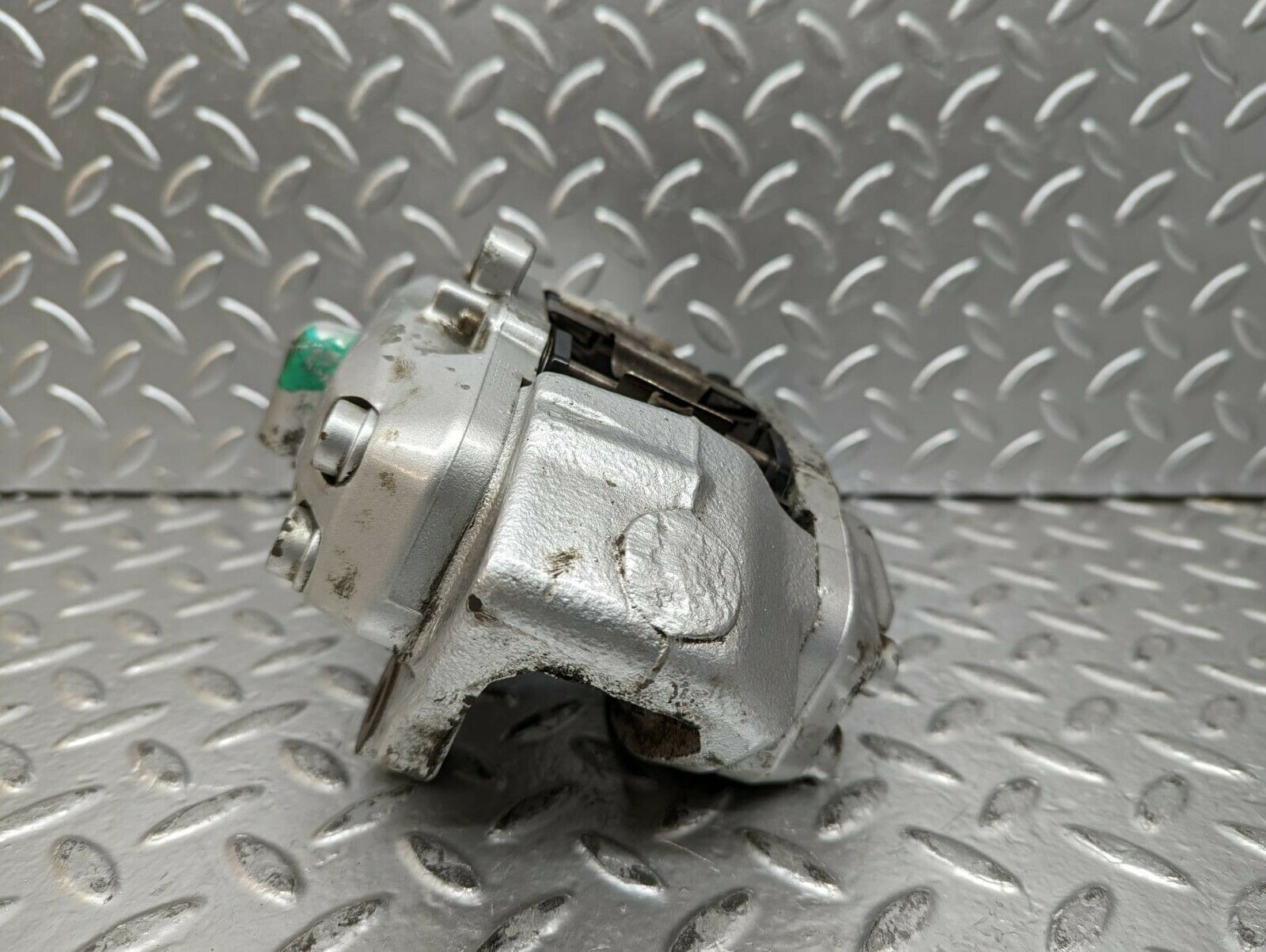 23770 Mercedes-Benz S211 E280 CDI Front Right Brake Caliper 2070470413