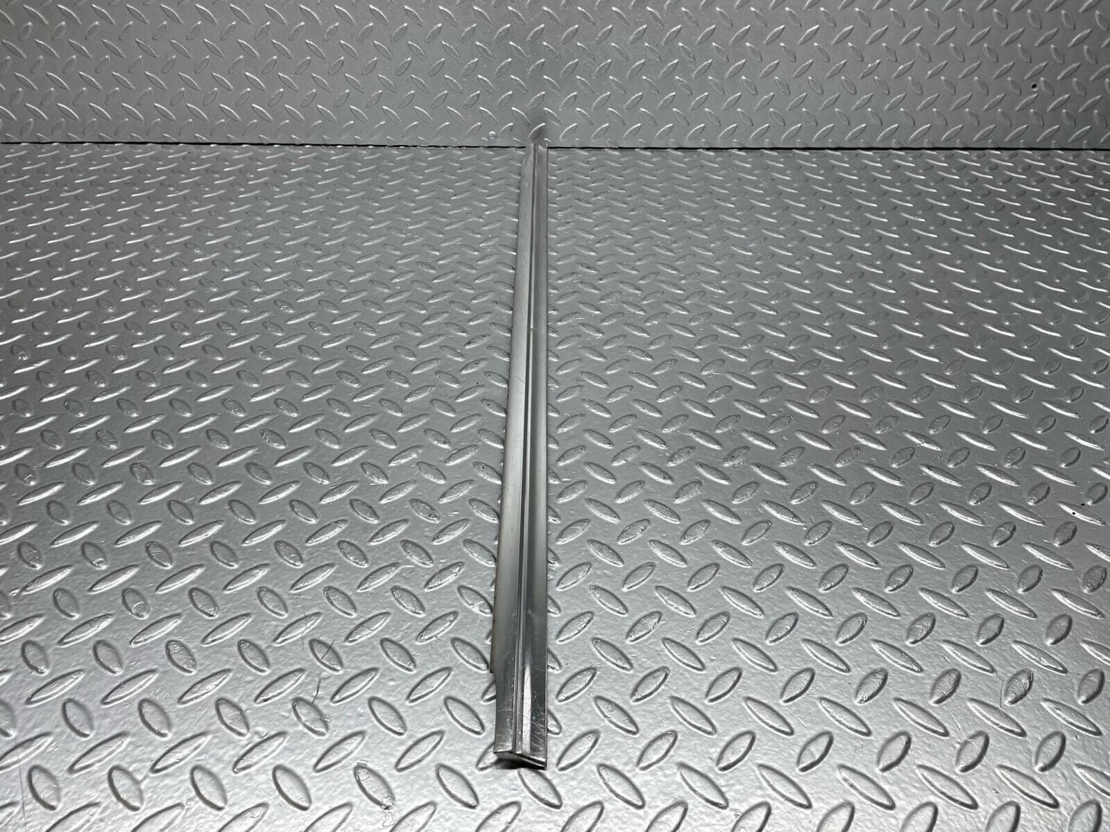 40517 Mercedes-Benz W108 Front Right Door Window Chrome Trim