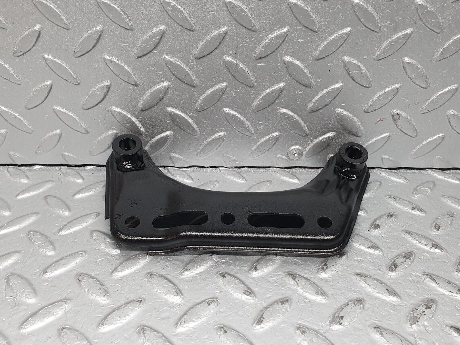 41151 Mercedes-Benz W126 300SE Air Conditioning Compressor Support Bracket