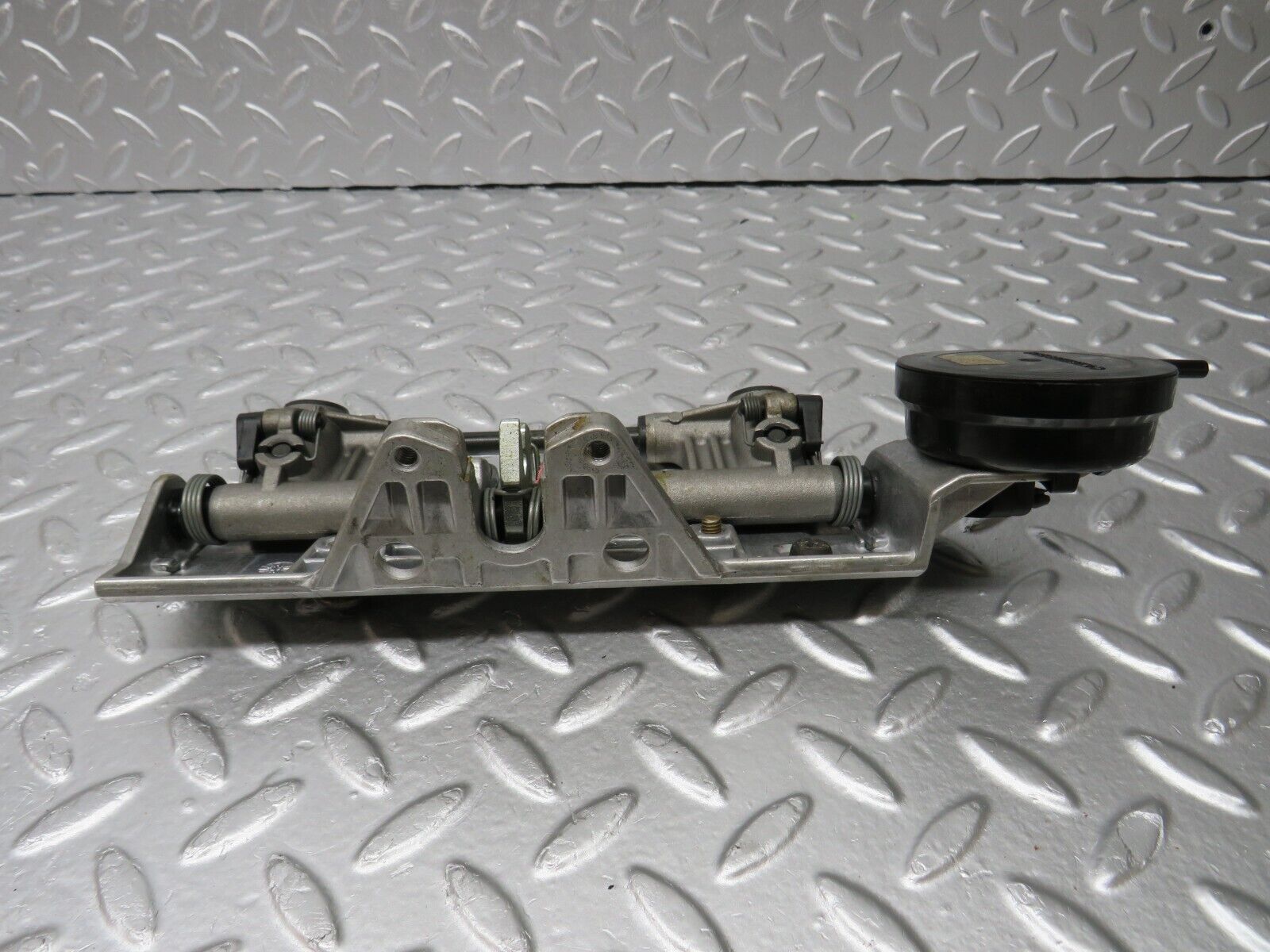 34026 Mercedes-Benz W124 260E Headrest Folding Mechanism