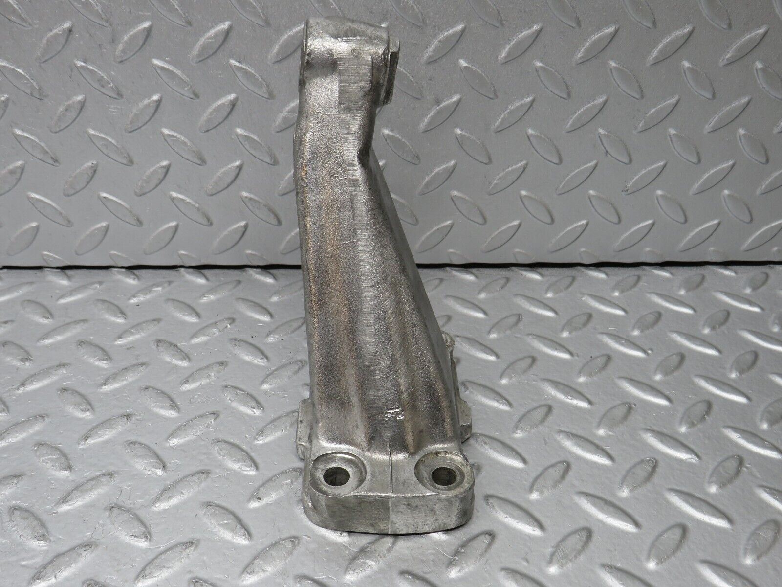 35902 Mercedes-Benz 240D OM616.912 Engine Mount Bracket Left Side 1802233804
