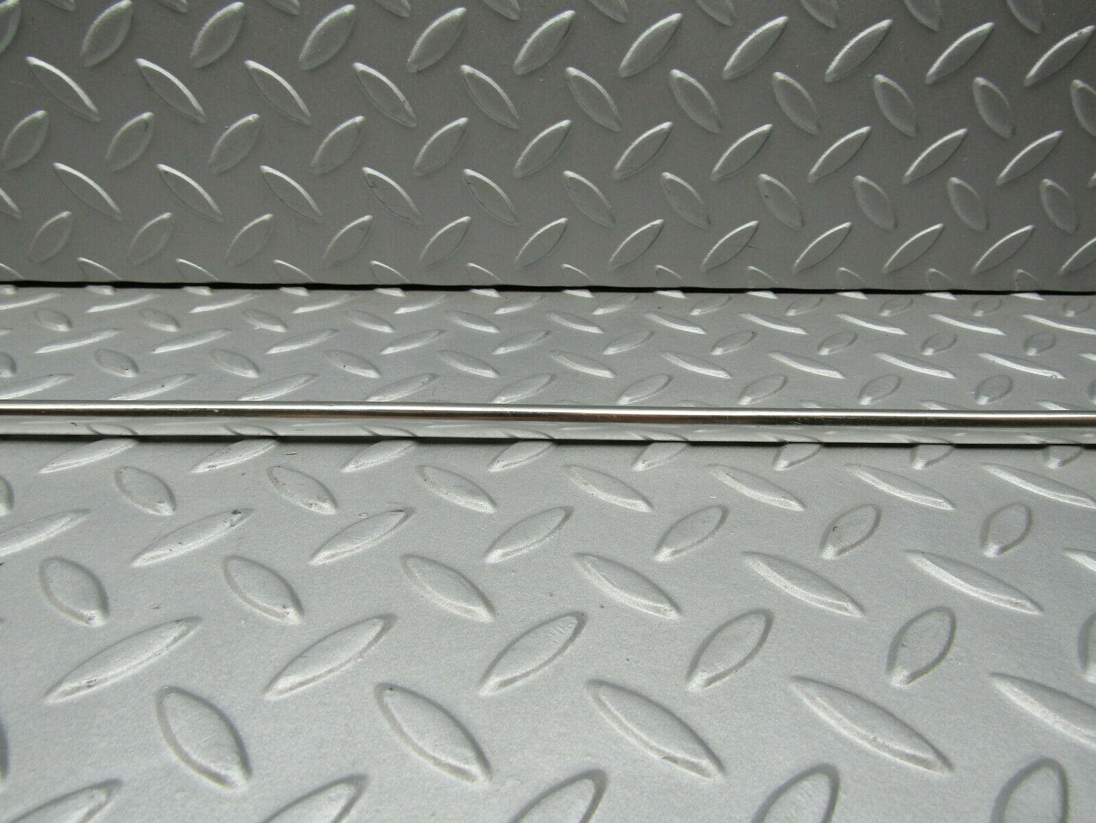 3321 Mercedes-Benz W115 220D Roof Chrome Trim Left Side