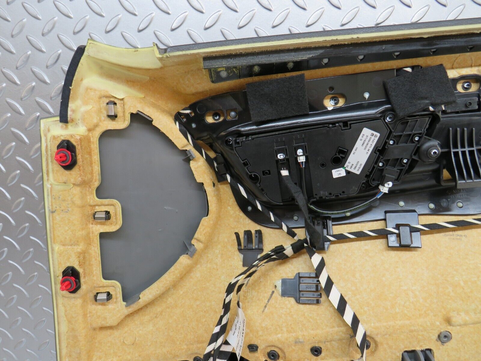 35100 Mercedes-Benz W221 Front Left Door Card