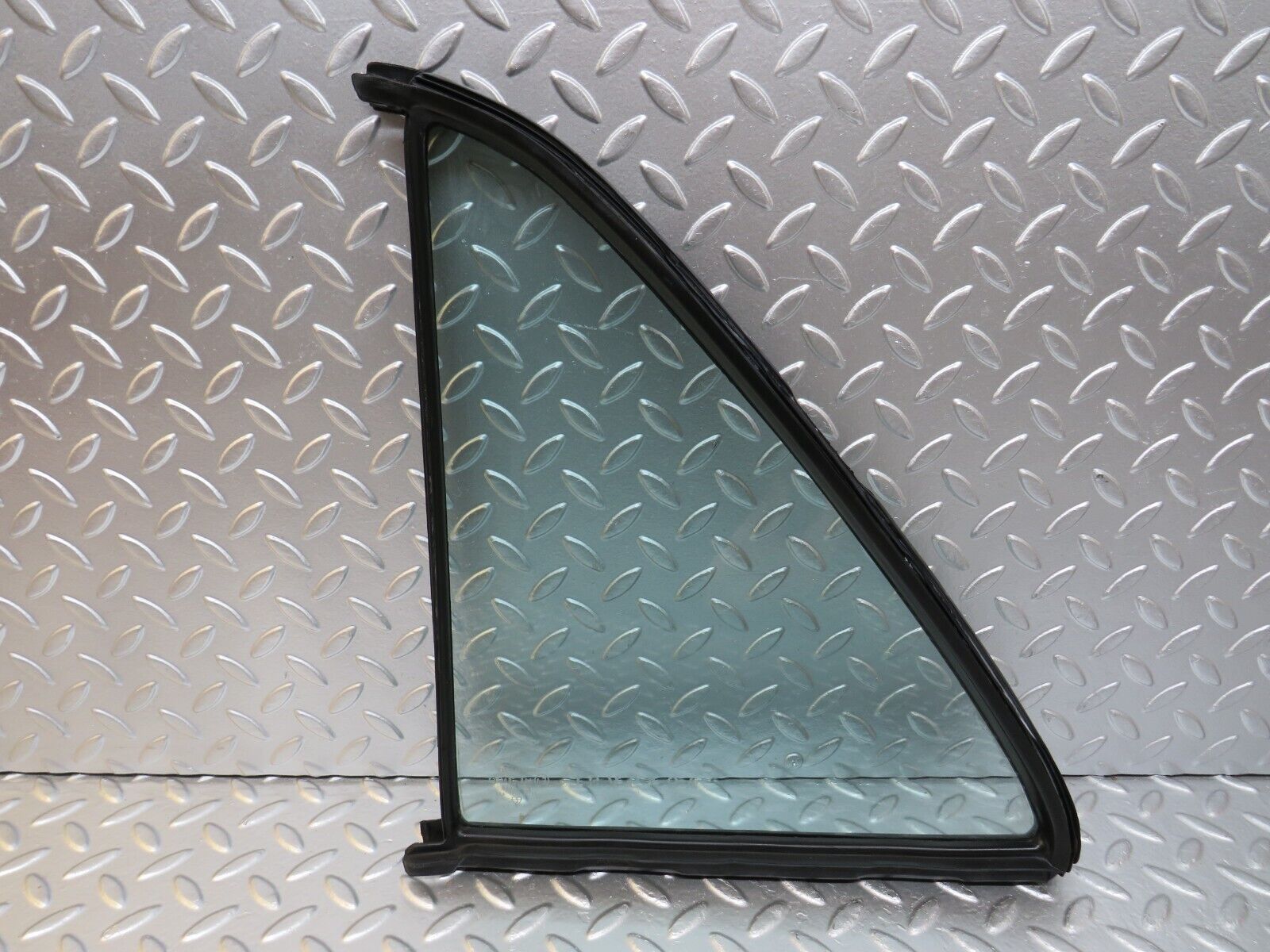 25469 Mercedes-Benz W123 200 Rear Right Quarter Window 1237350224