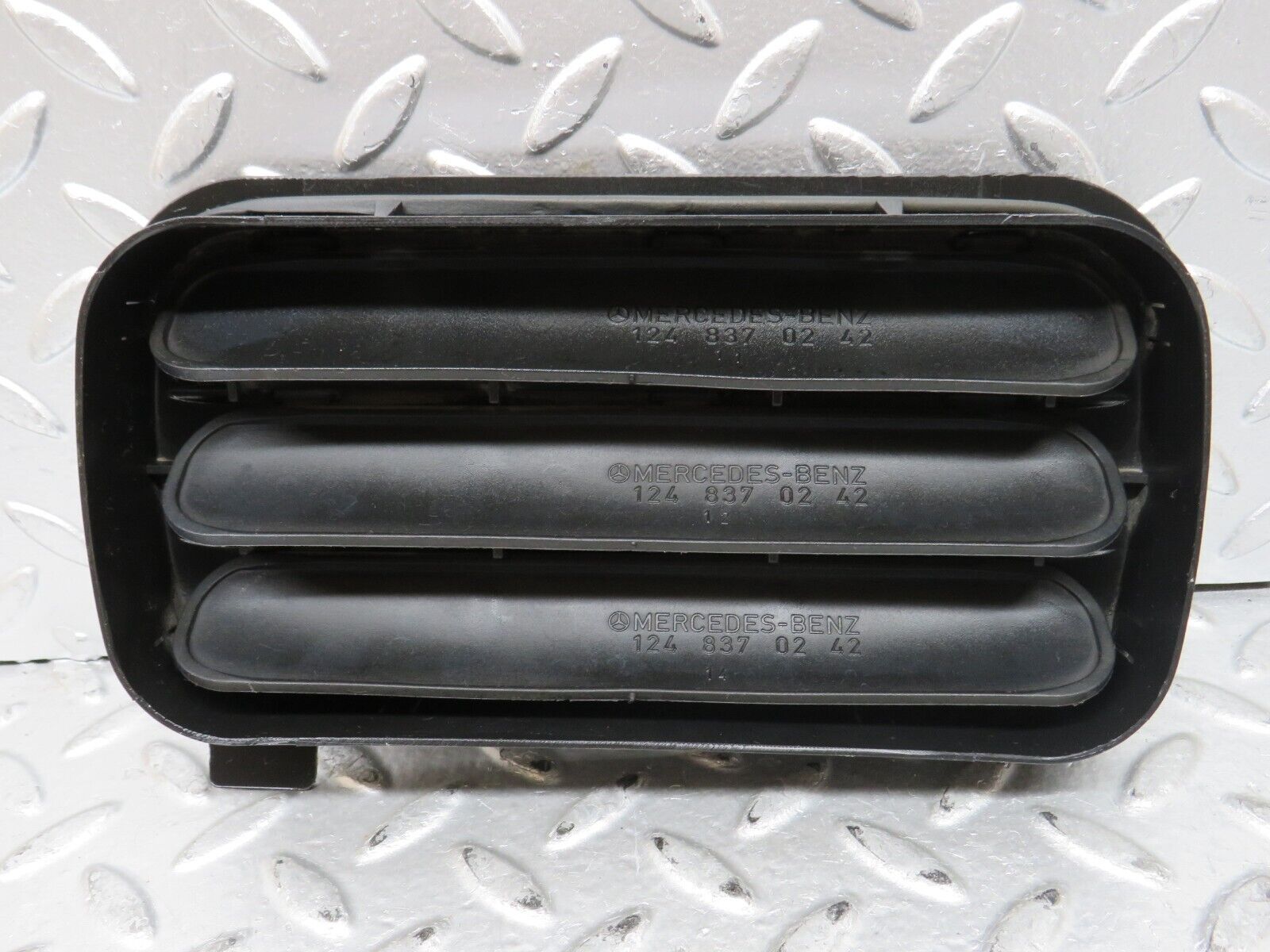 27578 Mercedes-Benz S124 300TE Wagon Air Intake Vent 1248370230