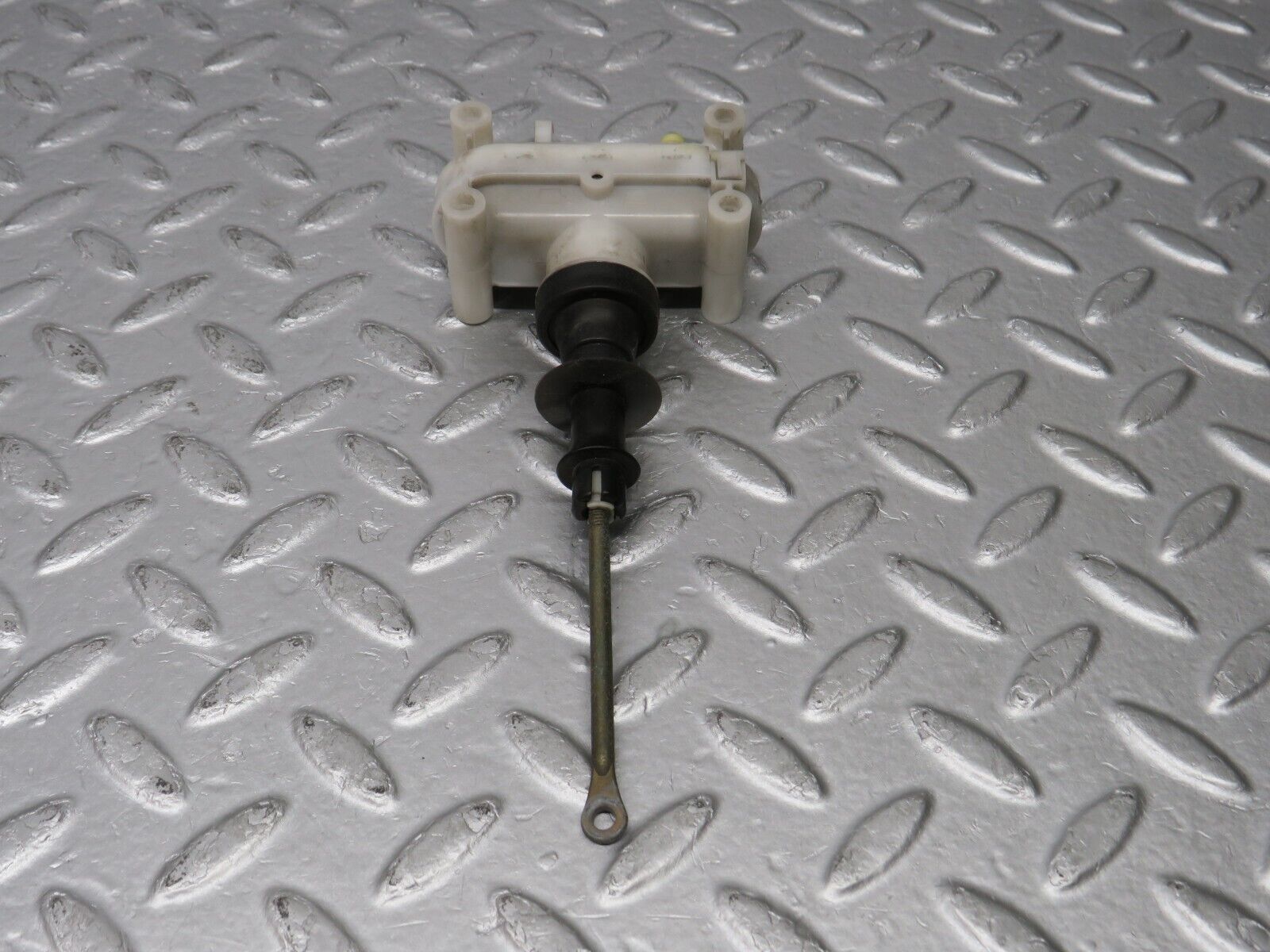 38908 Mercedes-Benz W201 190E 2.6L Rear Right Door Lock Vacuum Actuator