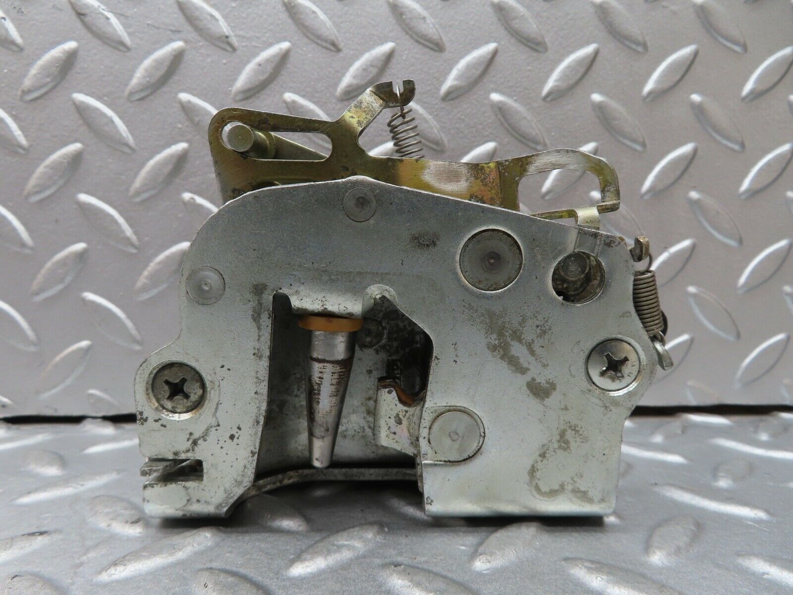 17762 Mercedes-Benz W116 450SEL Rear Right Door Lock Mechanism