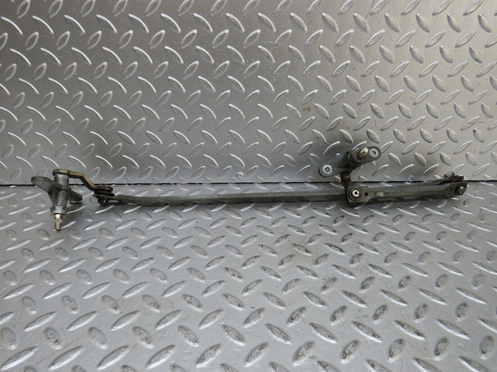 27365 Mercedes-Benz W123 280E Windscreen Wiper Linkage
