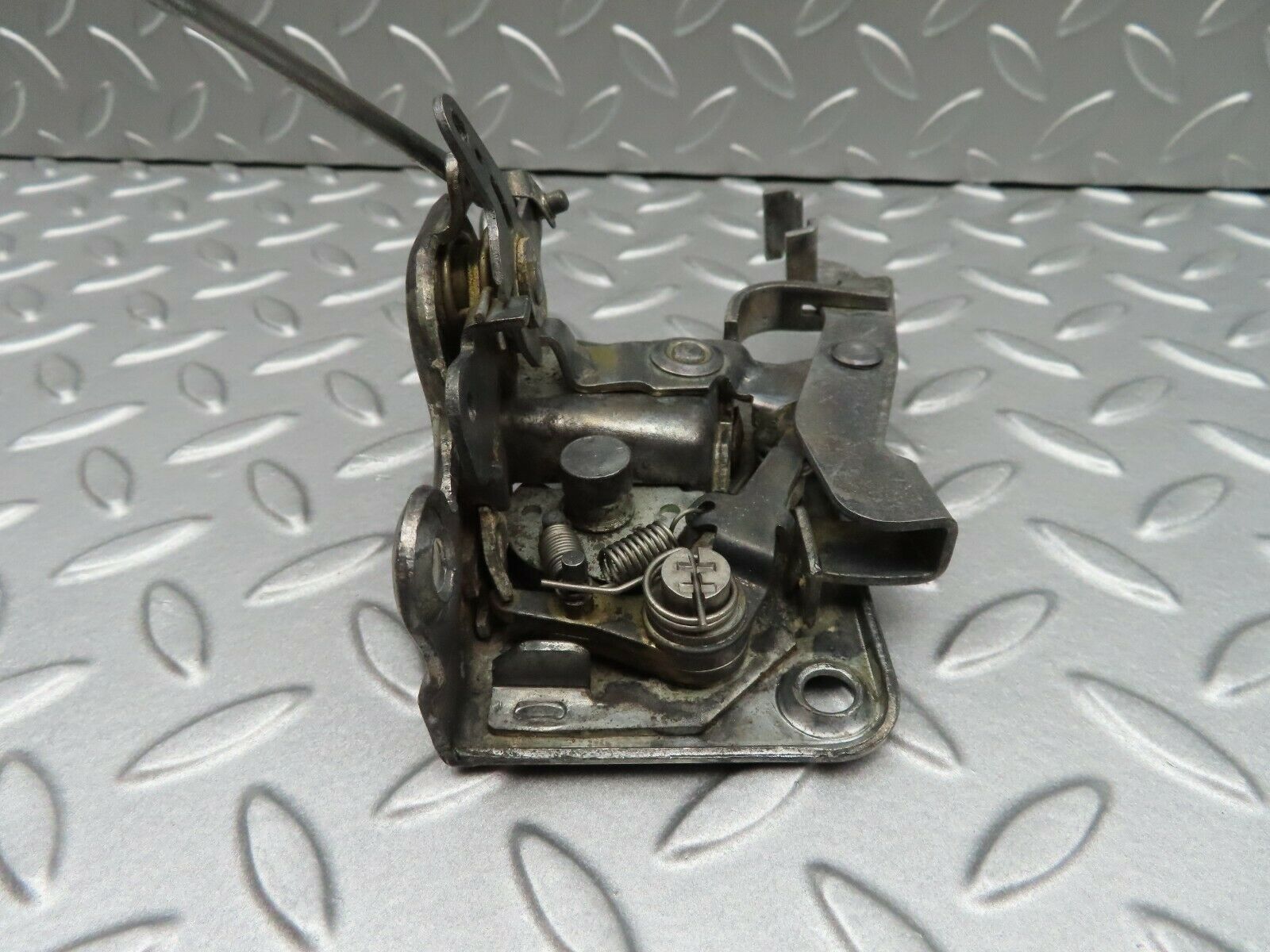 5024 Mercedes-Benz R107 350SL Coupe Left Door Lock Mechanism