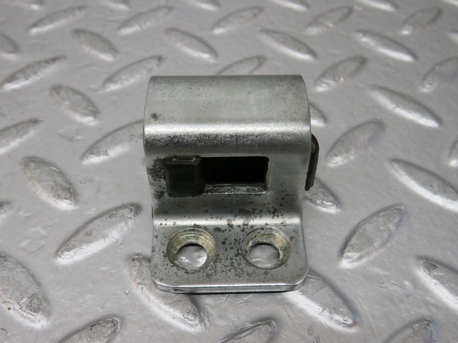 26806 Mercedes-Benz W123 240D Door Lock Latch Front Left Side