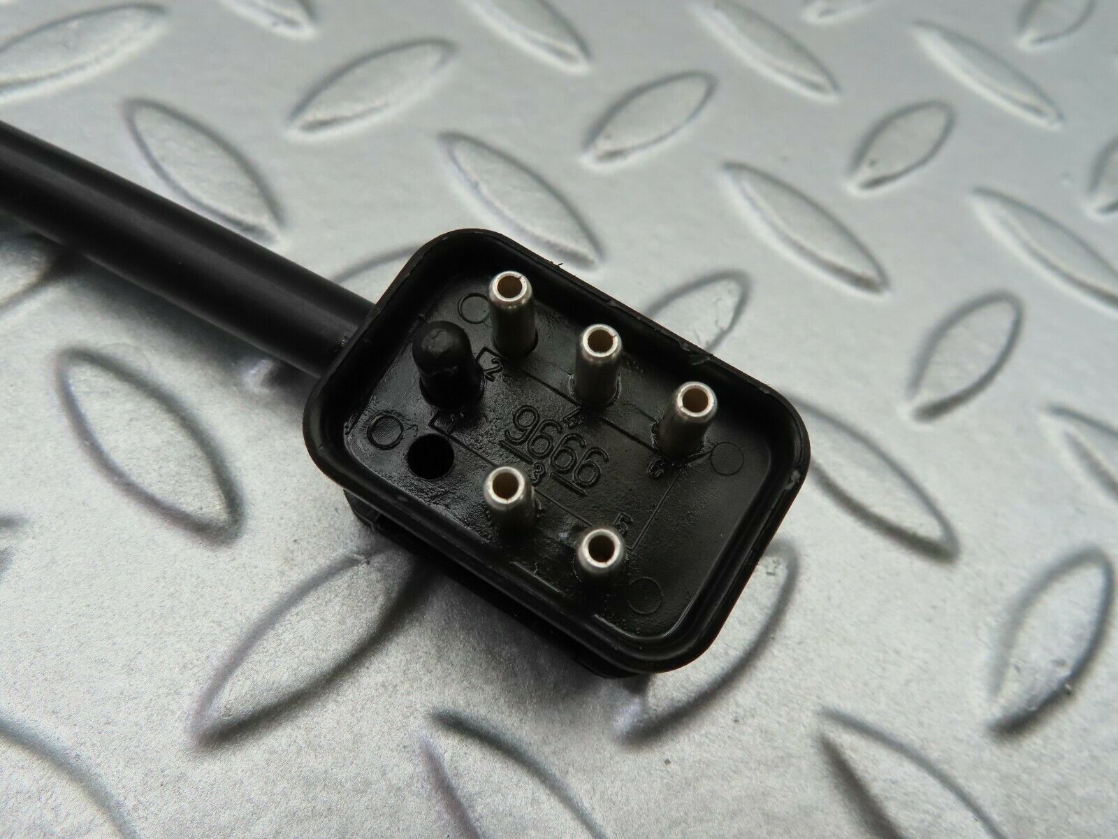 6537 Mercedes-Benz S124 E220 Wagon Left Tail Light Bulb Holder