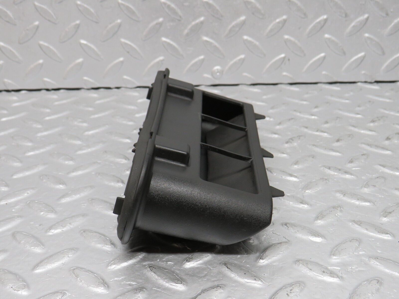 38677 Mercedes-Benz W201 190E 2.6L Trunk Breather Ventilation Valve Right 2018300242