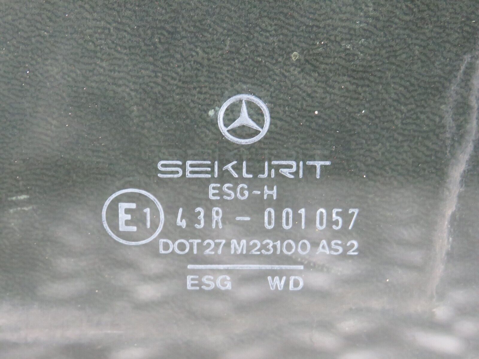 28529 Mercedes-Benz S123 240D Wagon Front Left Door Window Glass