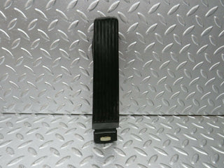 24280 Mercedes-Benz S124 220TE Wagon Accelerator Pedal With Rubber 1233010082